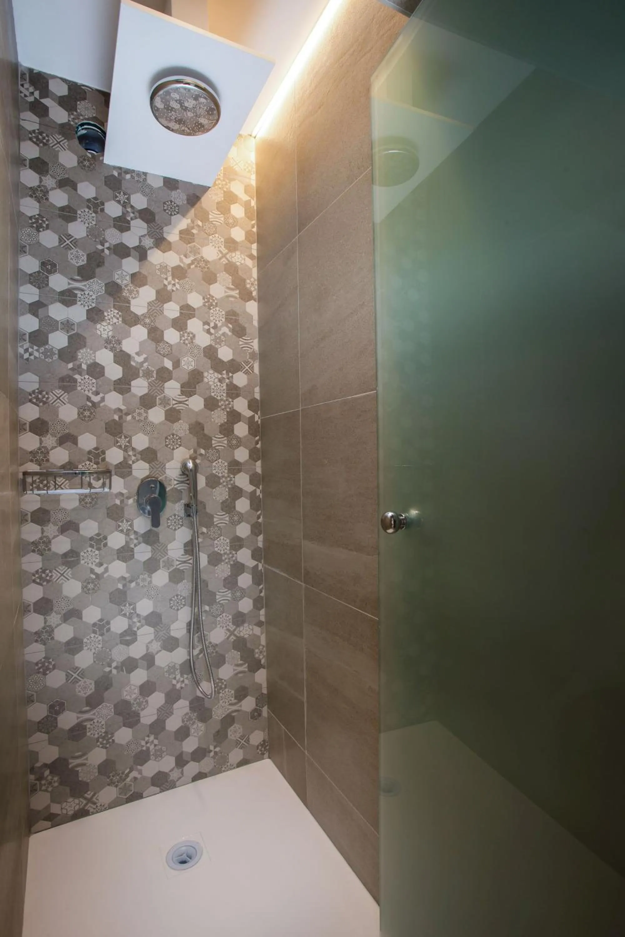 Shower in Hollywood Inn Faliraki - Adults Only