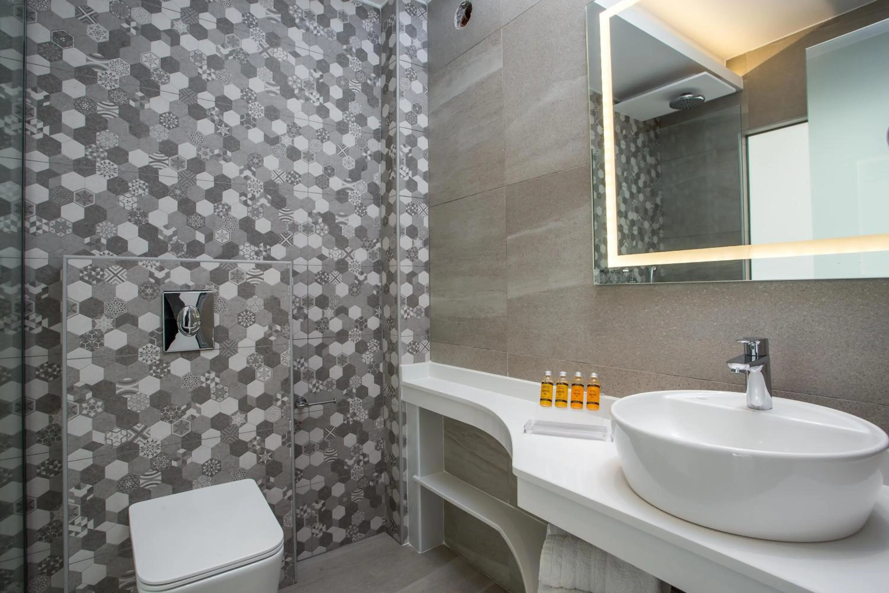 Shower in Hollywood Inn Faliraki - Adults Only