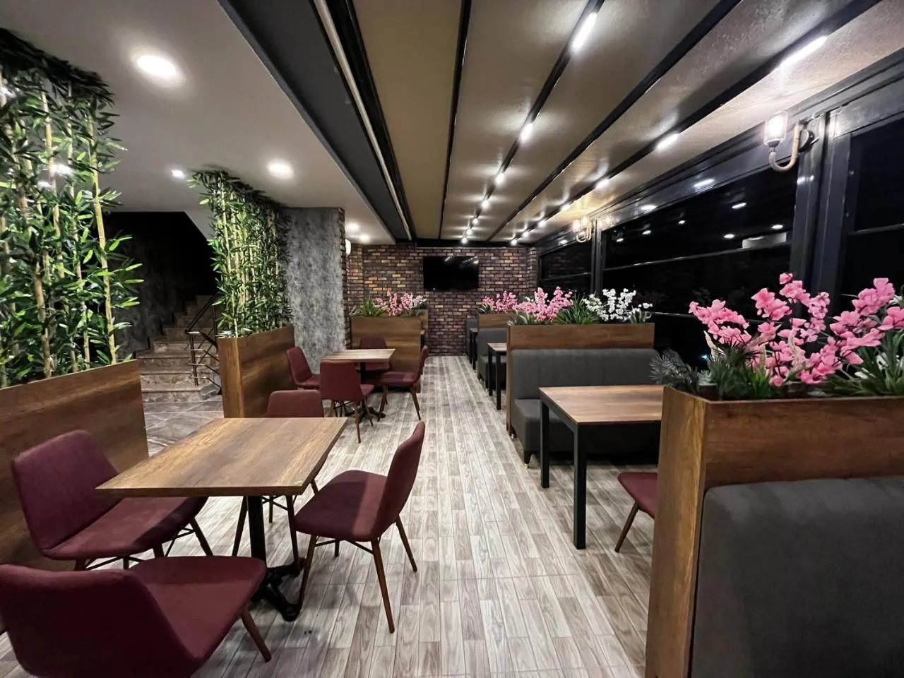 Restaurant/places to eat in Avni Bey Otel