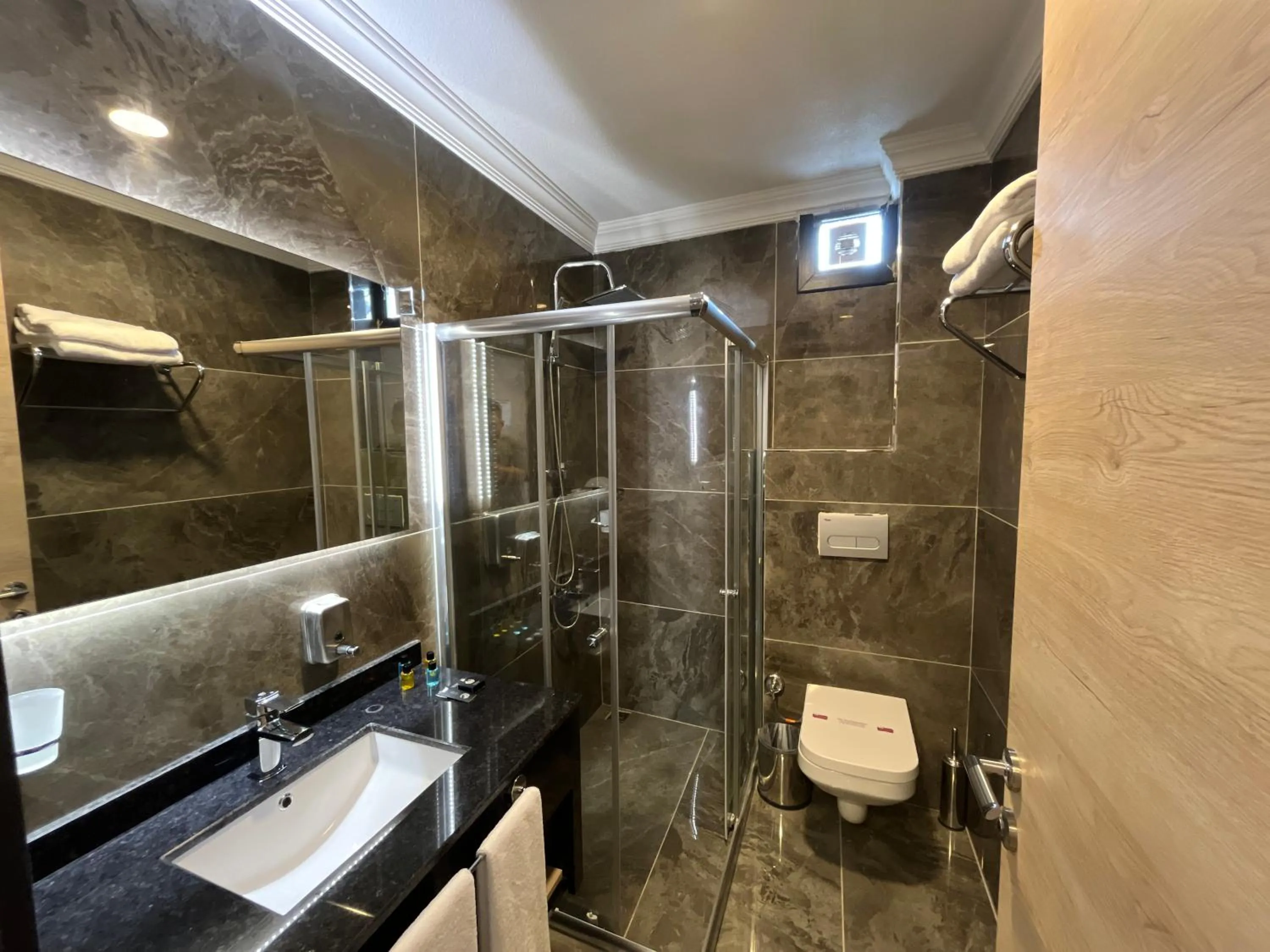 Bathroom in Avni Bey Otel