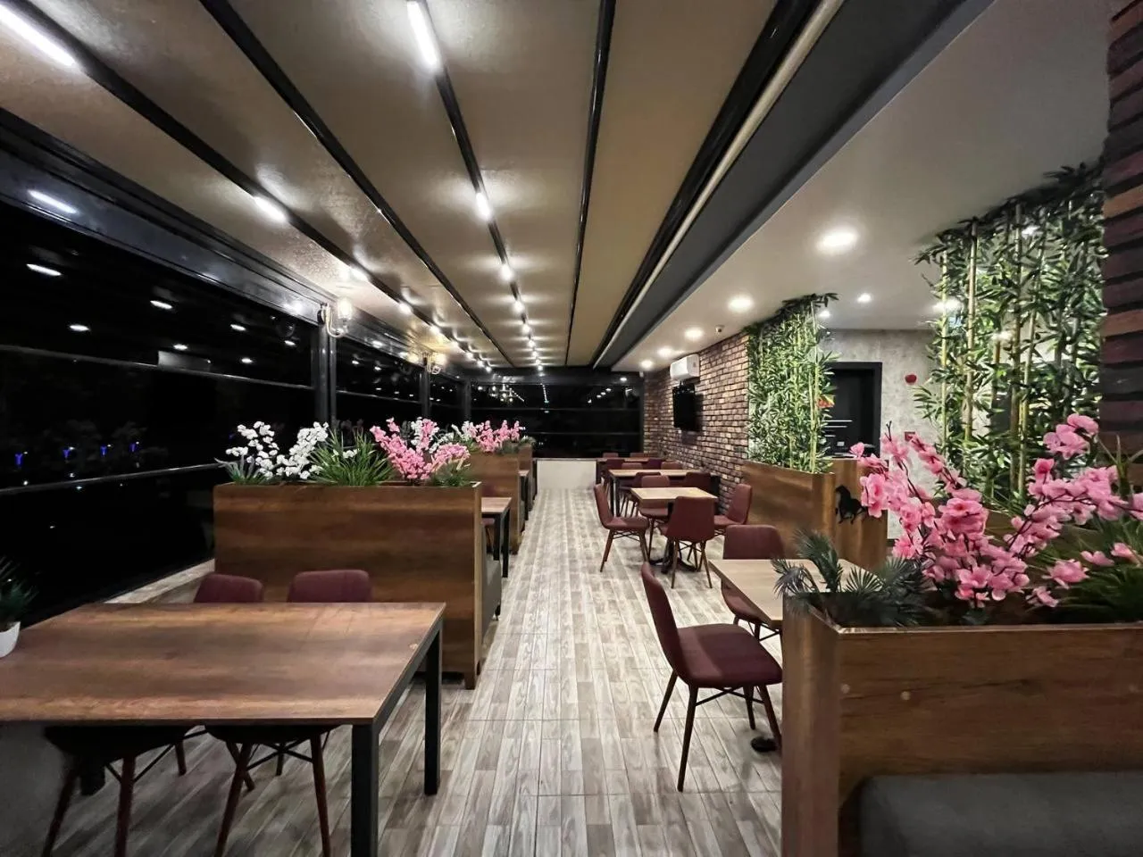 Restaurant/places to eat in Avni Bey Otel