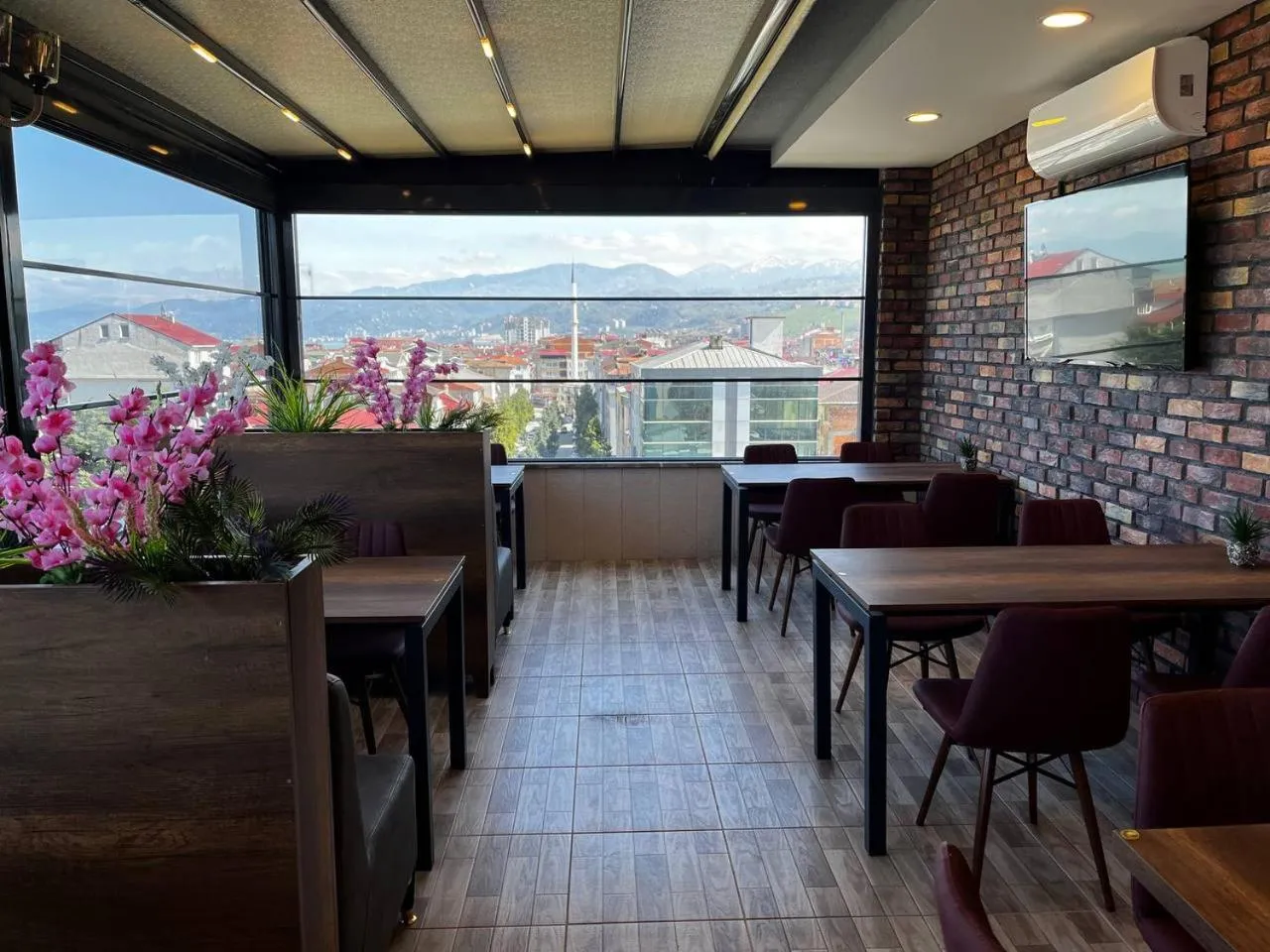 Restaurant/places to eat in Avni Bey Otel