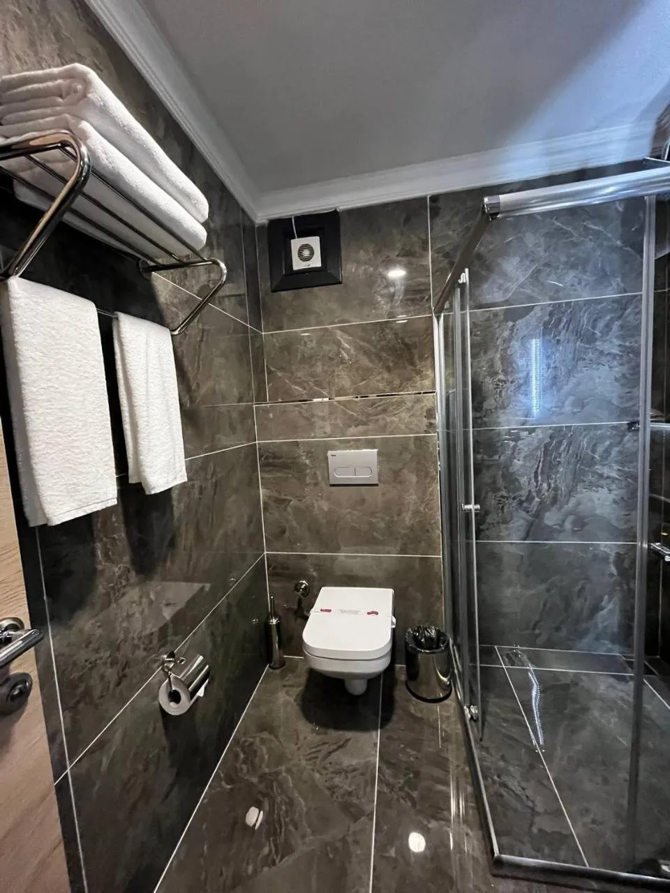 Bathroom in Avni Bey Otel