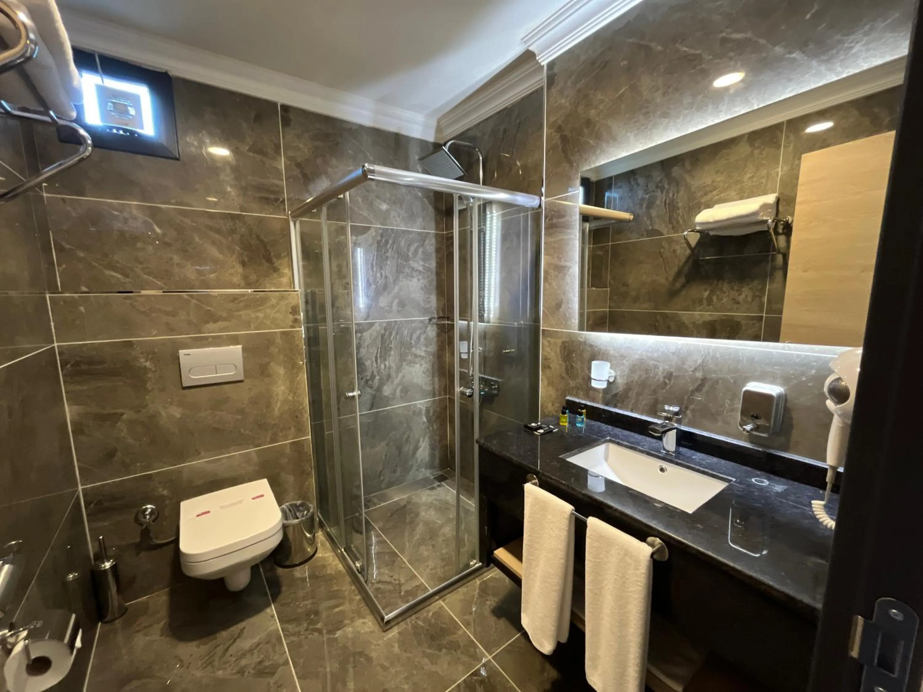 Bathroom in Avni Bey Otel