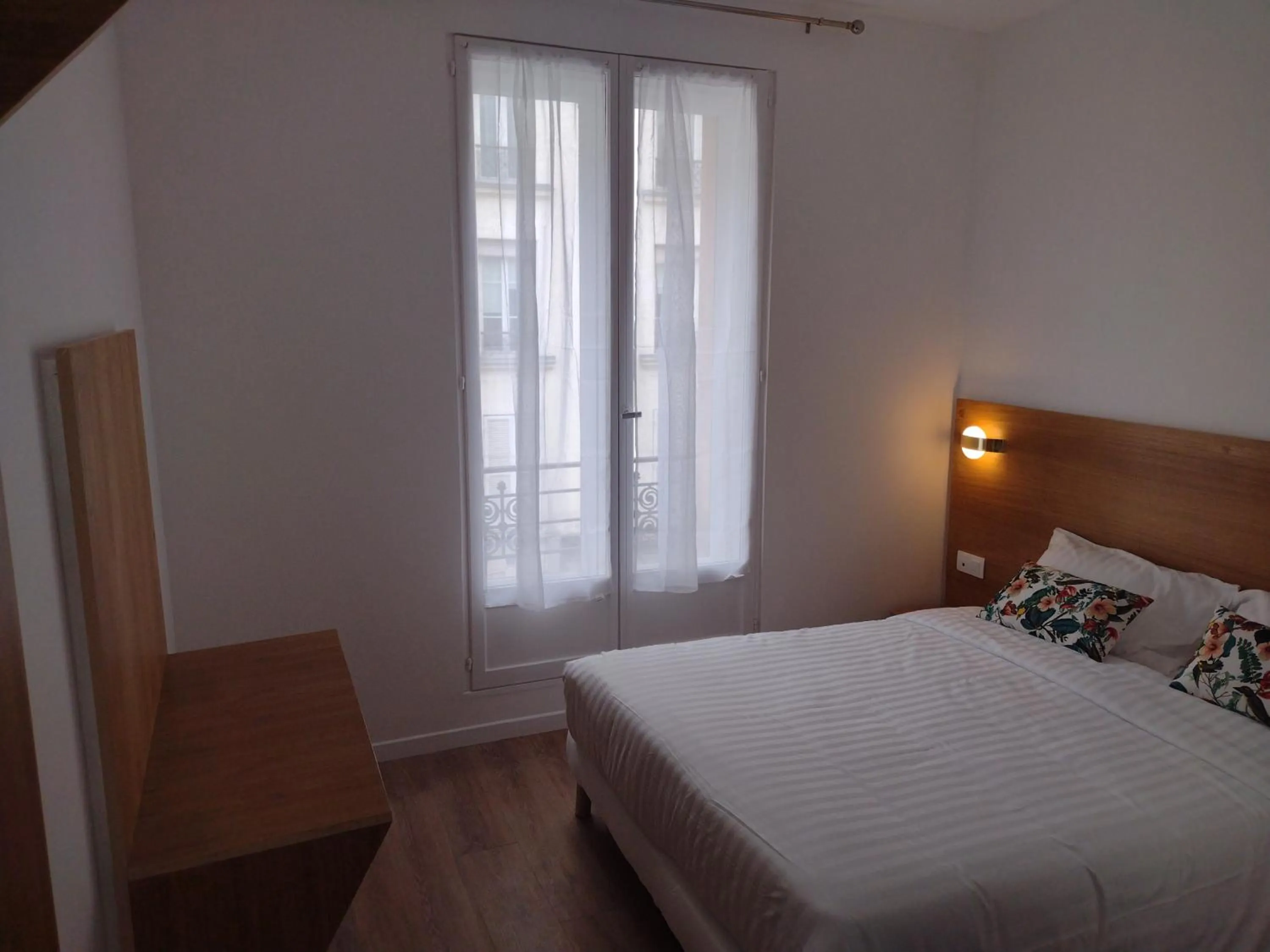 Bedroom, Bed in Dupleix Hotel