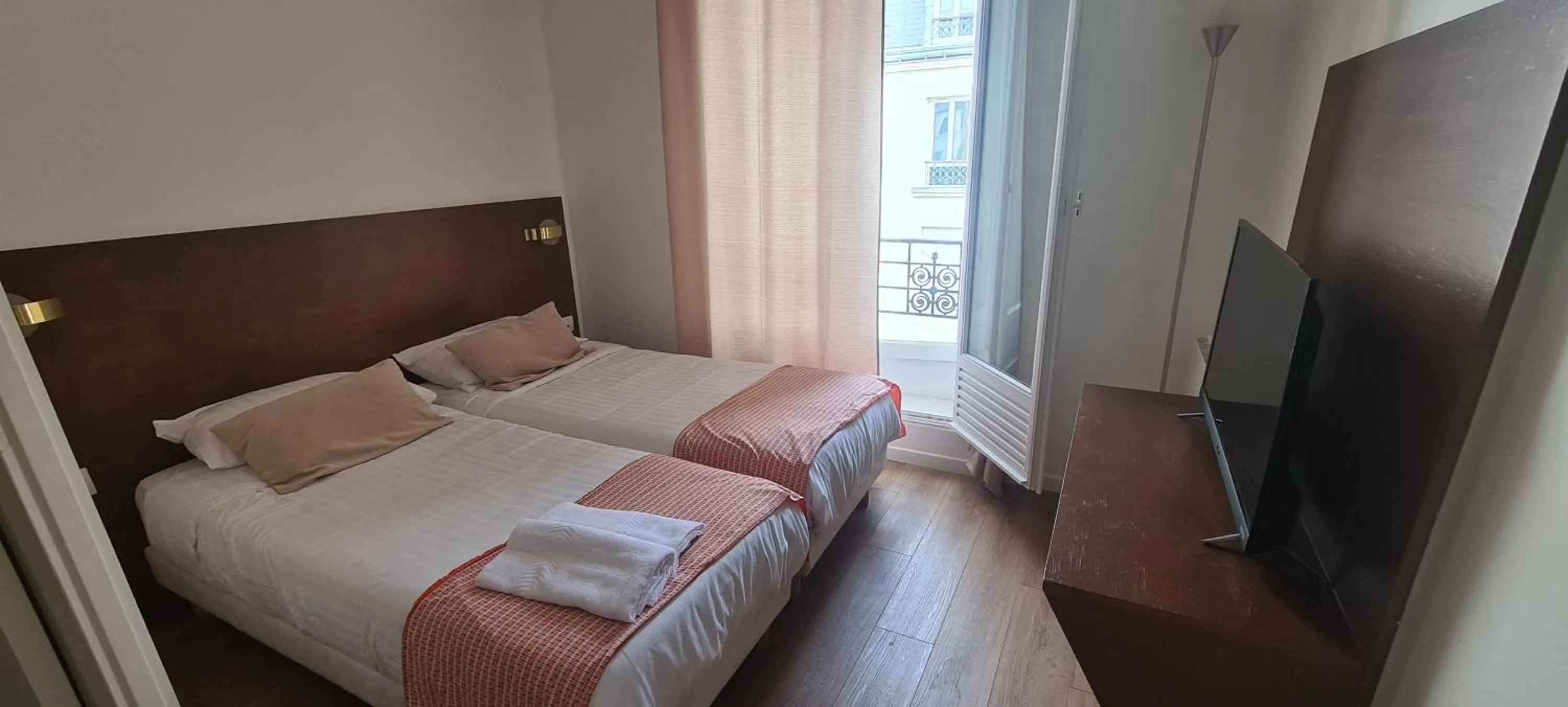 Bed in Dupleix Hotel