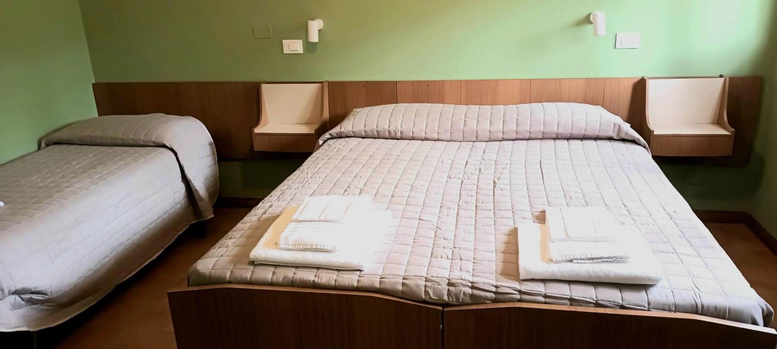 Photo of the whole room, Bed in Hotel Millepini