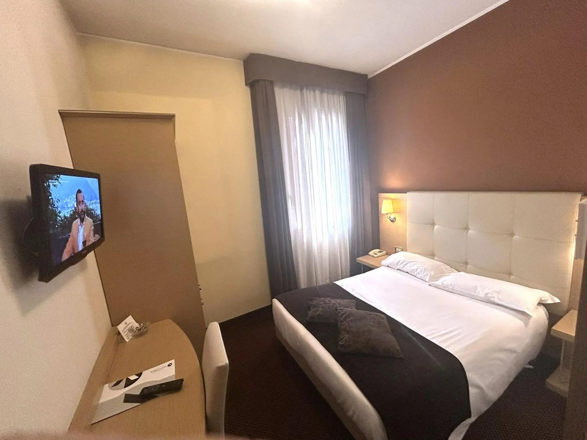 Bedroom, Bed in Hotel Vittoria