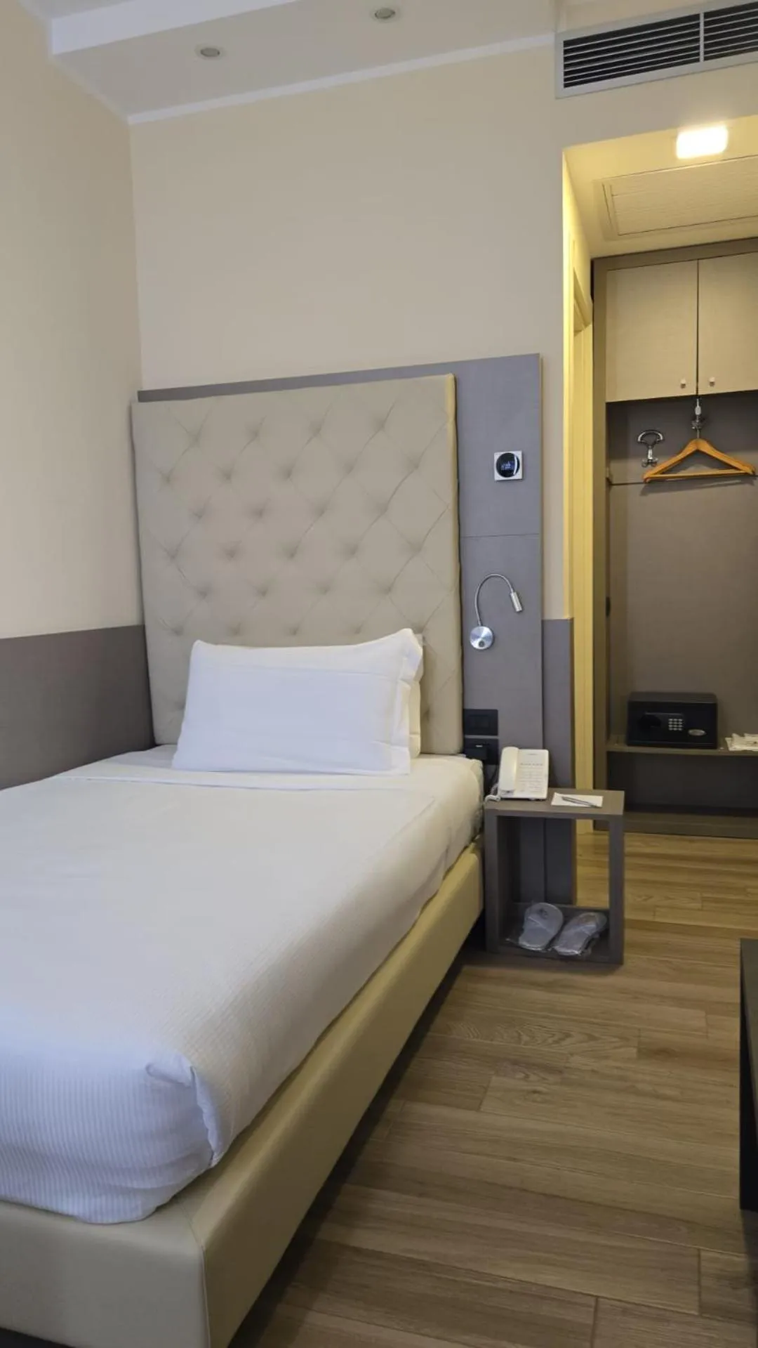 Bedroom, Bed in JR Hotels Bocconi Milano