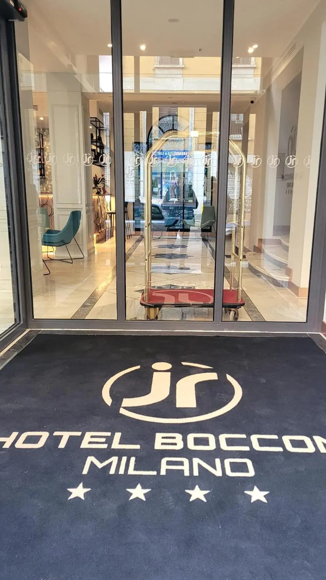 Facade/entrance in JR Hotels Bocconi Milano Facade/entrance in JR Hotels Bocconi Milano