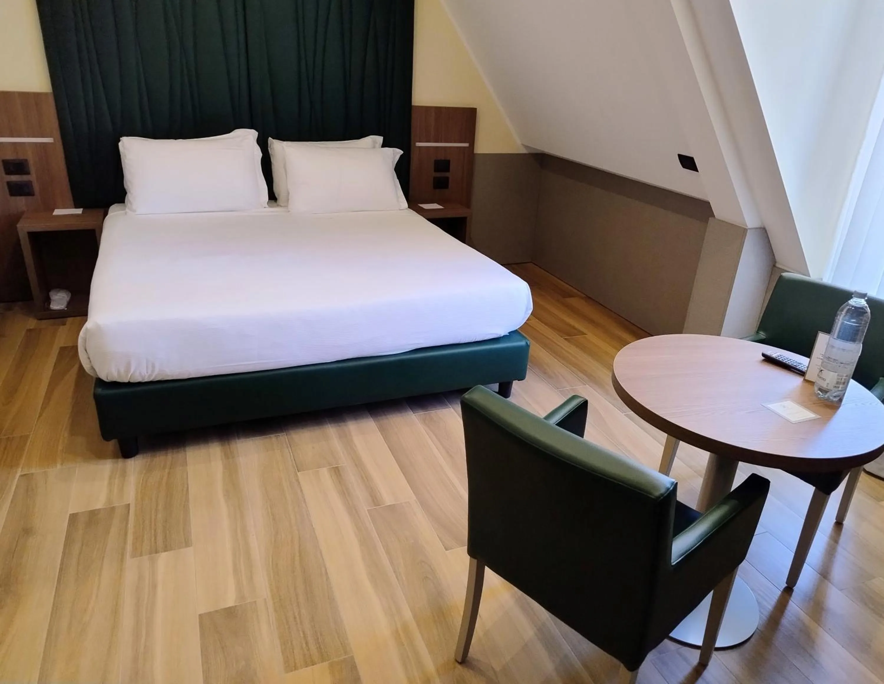 Bedroom, Bed in JR Hotels Bocconi Milano