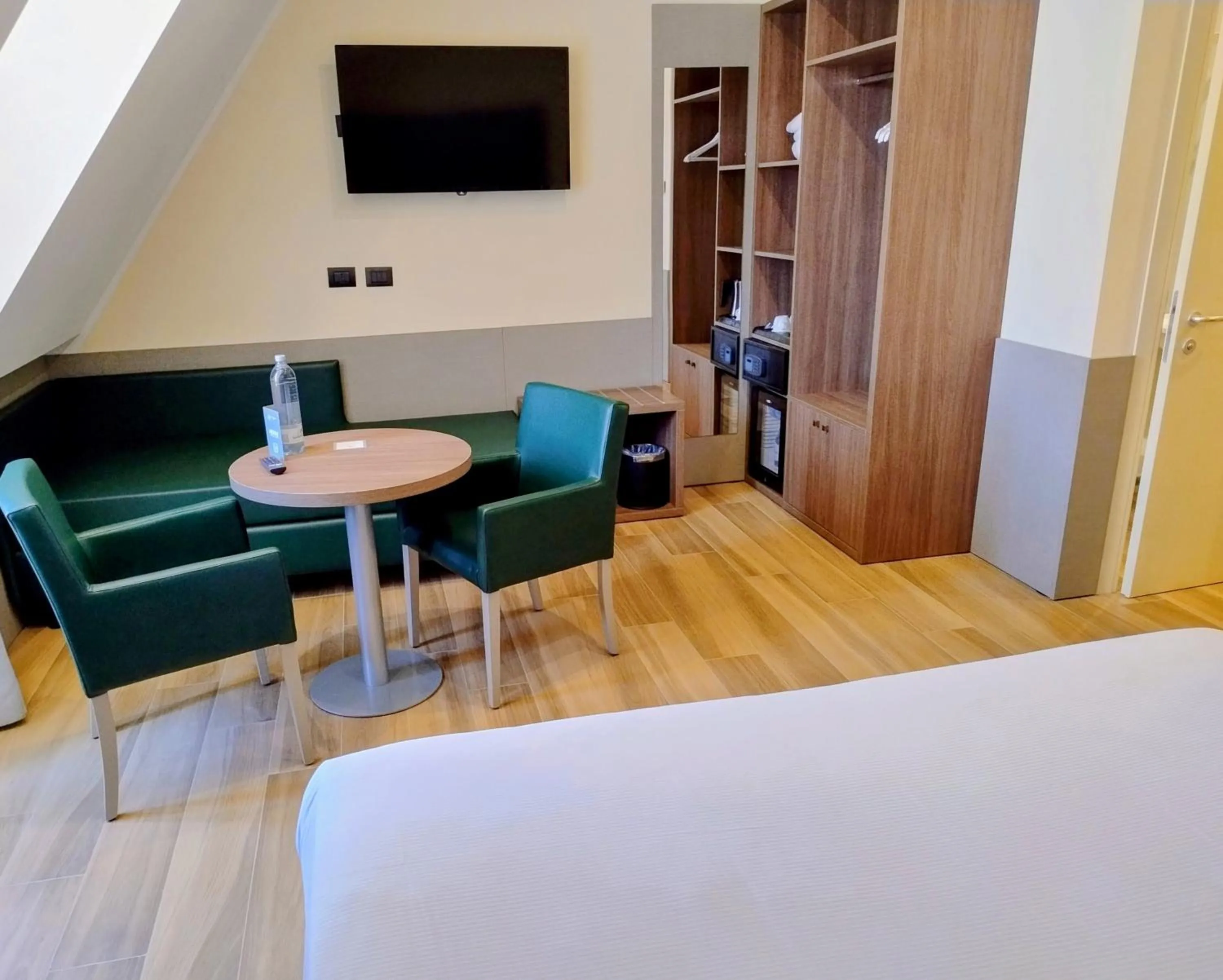 Photo of the whole room in JR Hotels Bocconi Milano