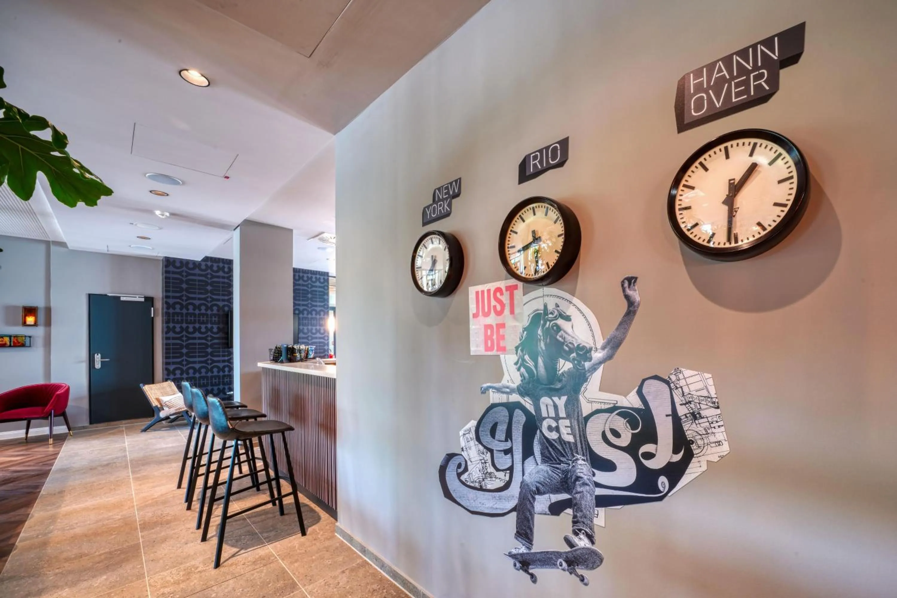 Lobby or reception in Vienna House Easy by Wyndham Hannover City