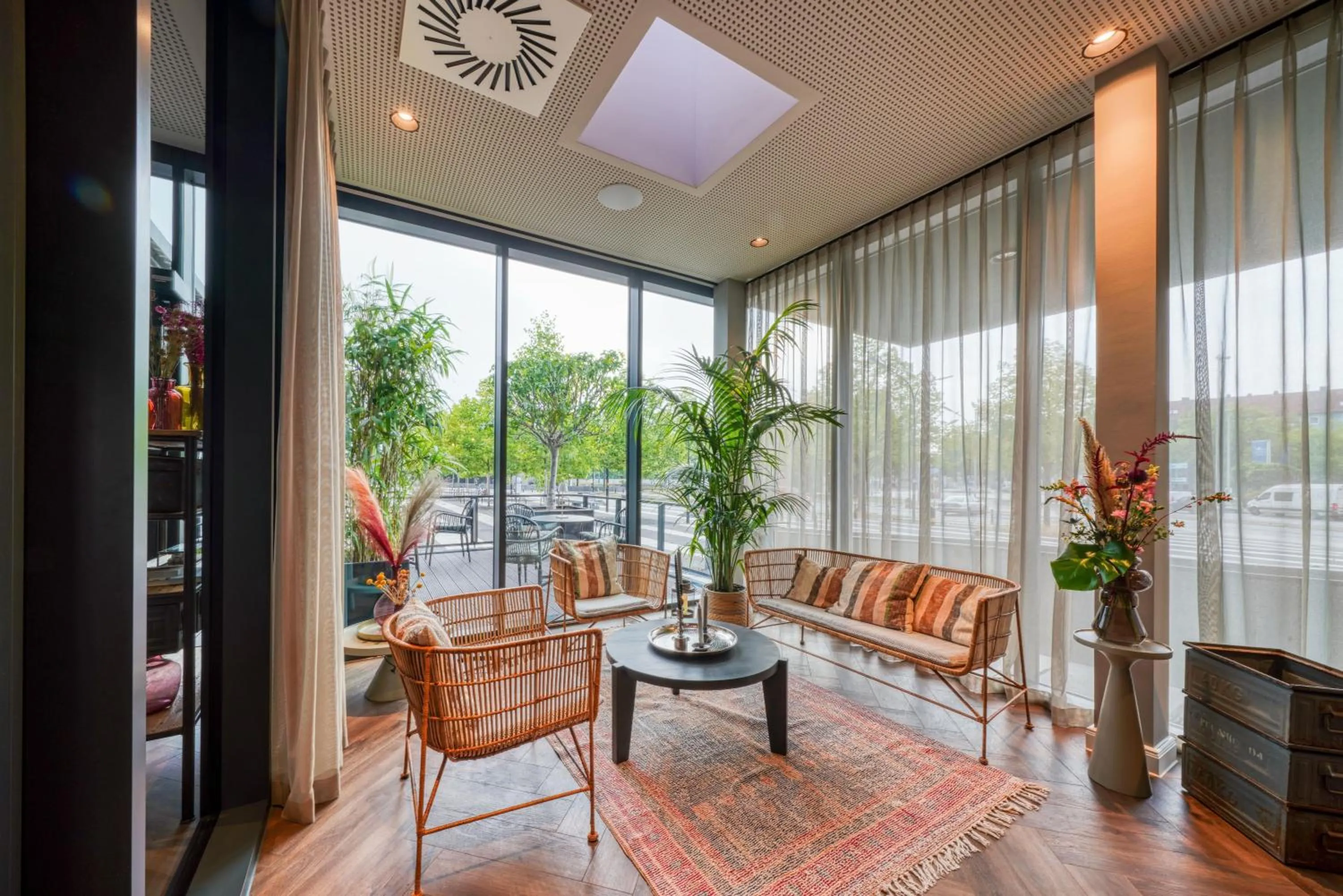 Lobby or reception in Vienna House Easy by Wyndham Hannover City