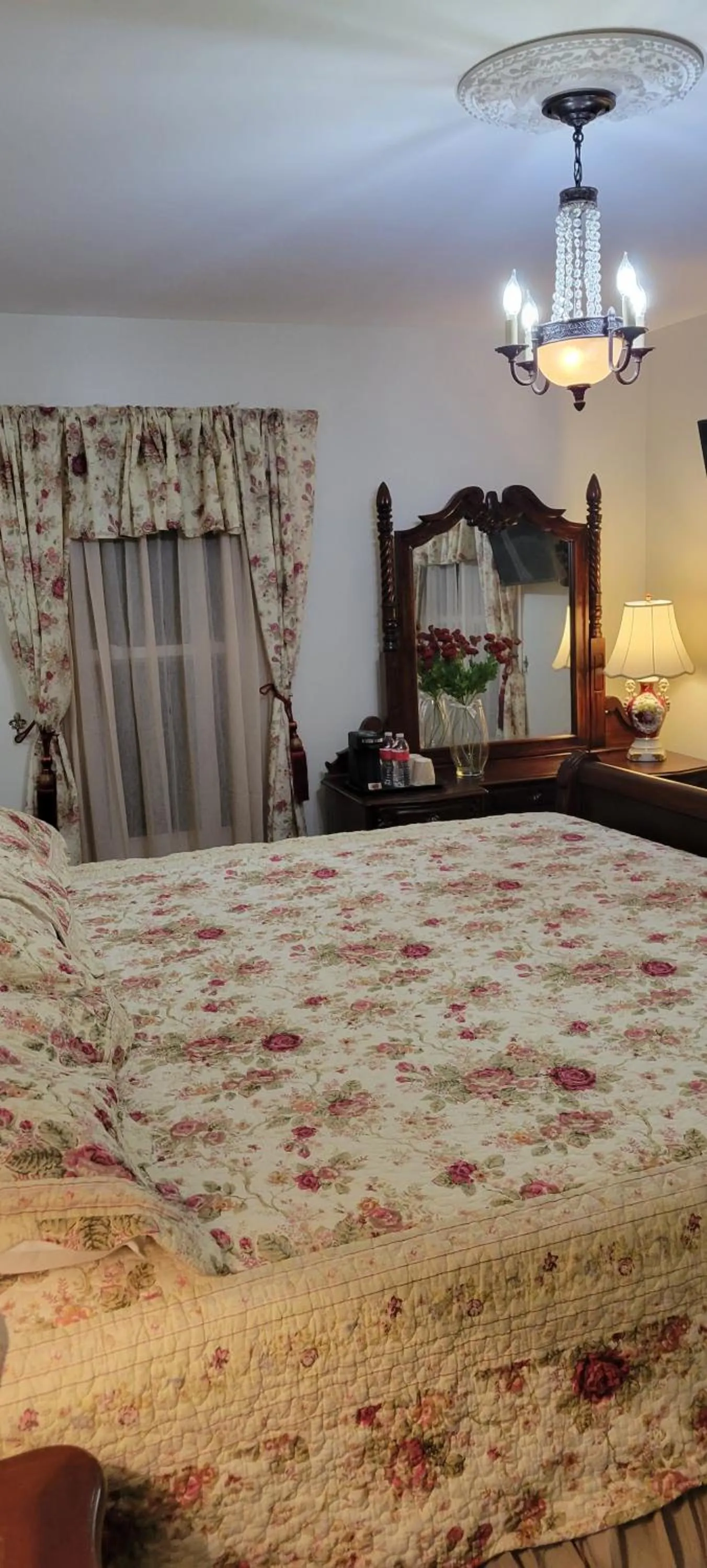 Bed in Holland Farmhouse Inn B&B