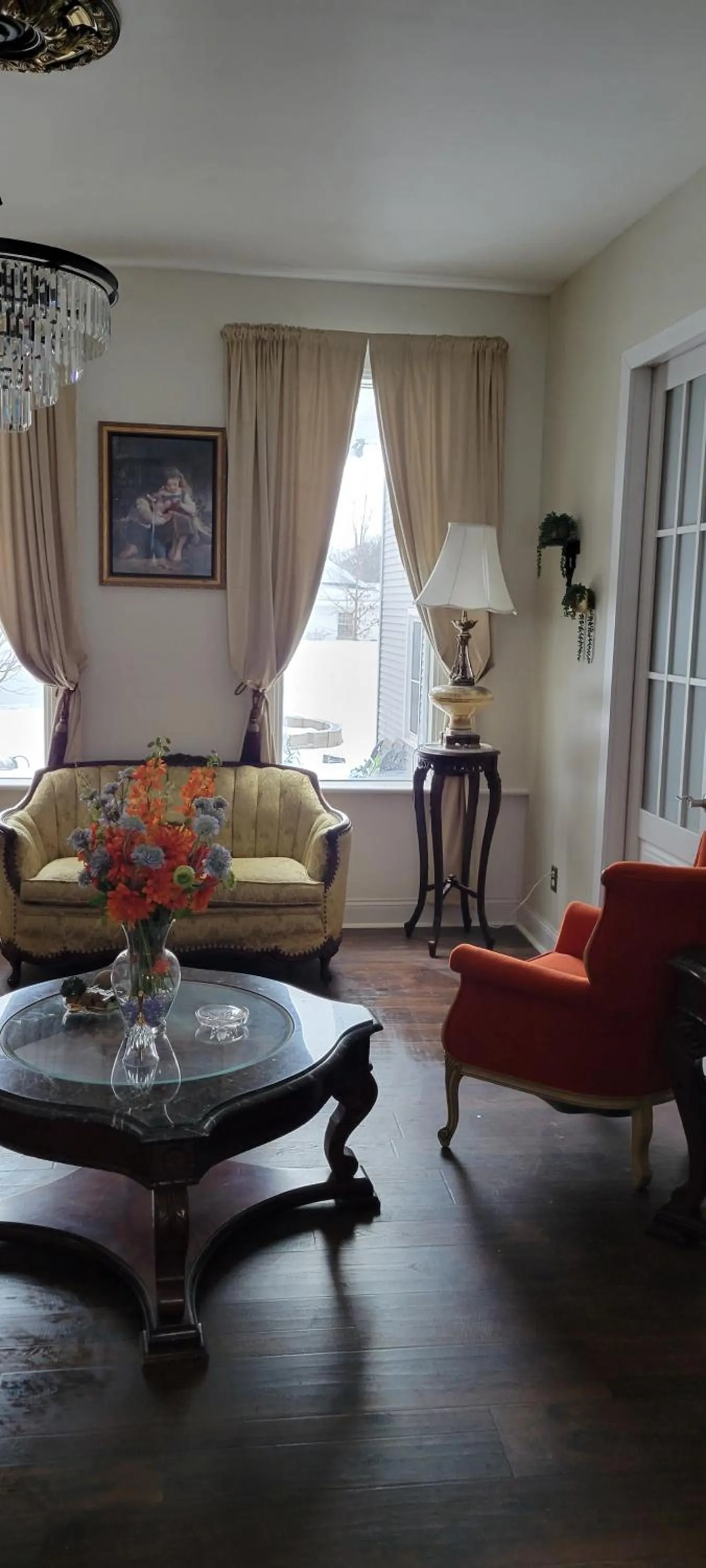 Living room in Holland Farmhouse Inn B&B