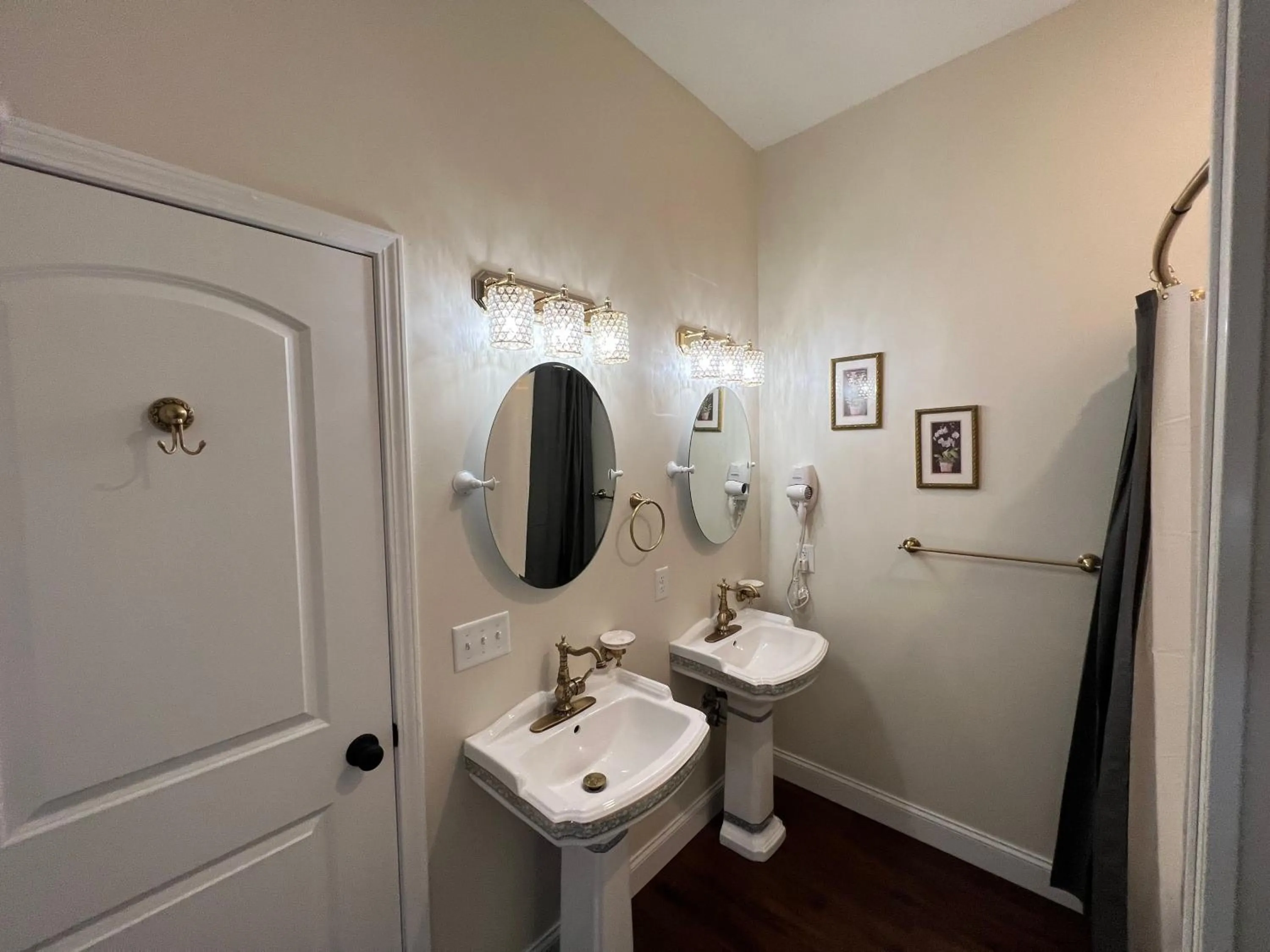 Bathroom in Holland Farmhouse Inn B&B