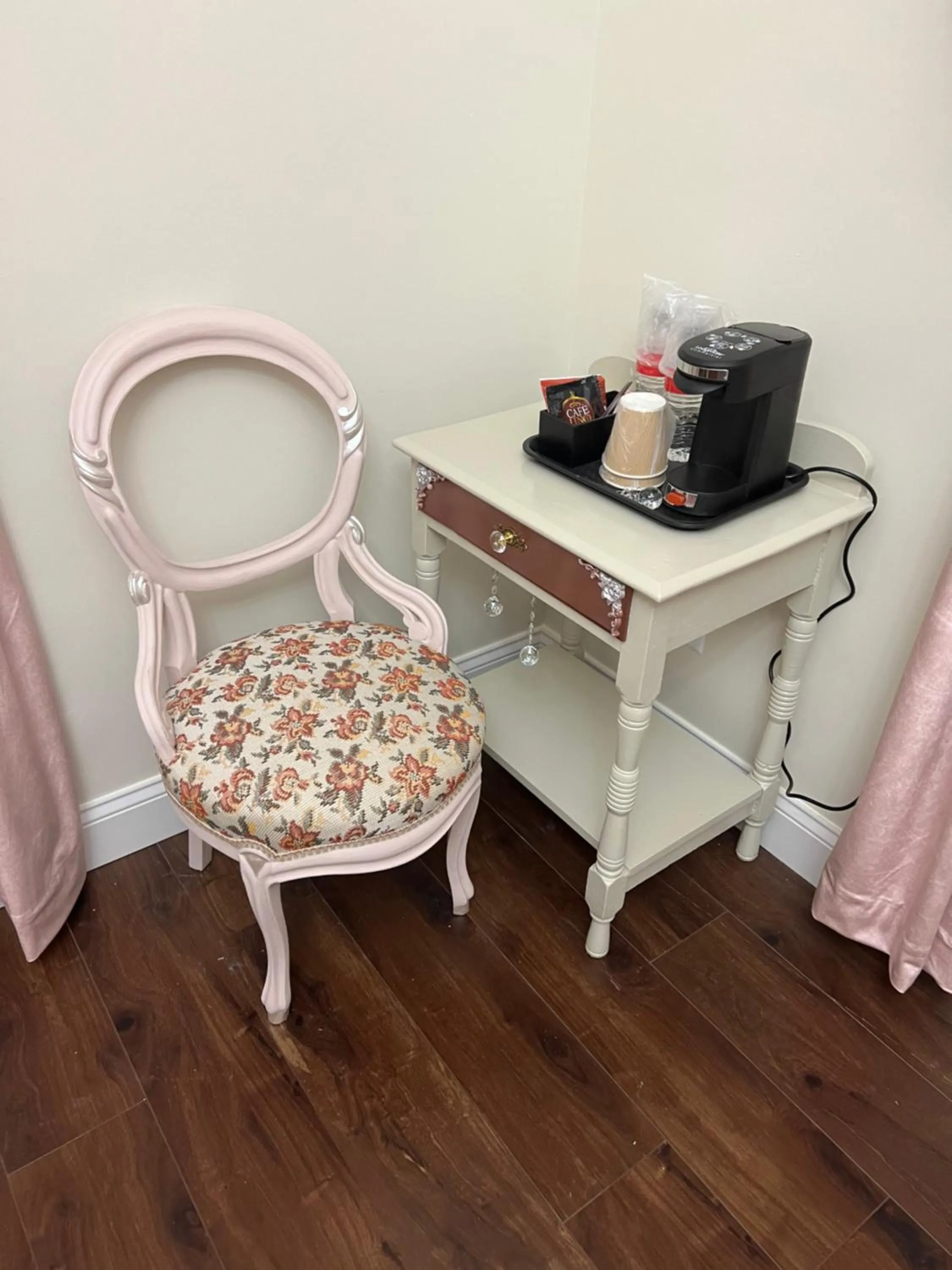 Bedroom in Holland Farmhouse Inn B&B