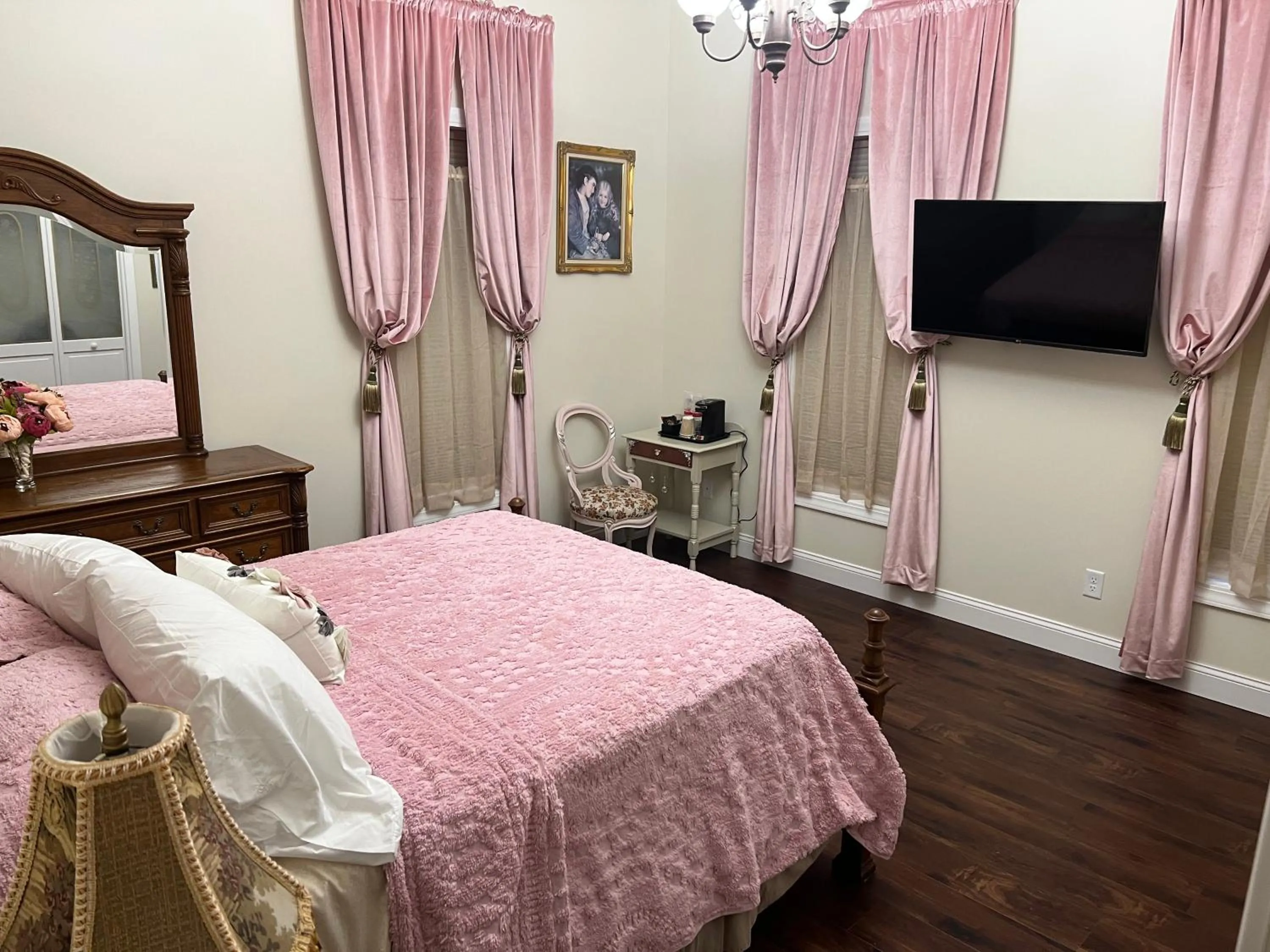 Bedroom, Bed in Holland Farmhouse Inn B&B