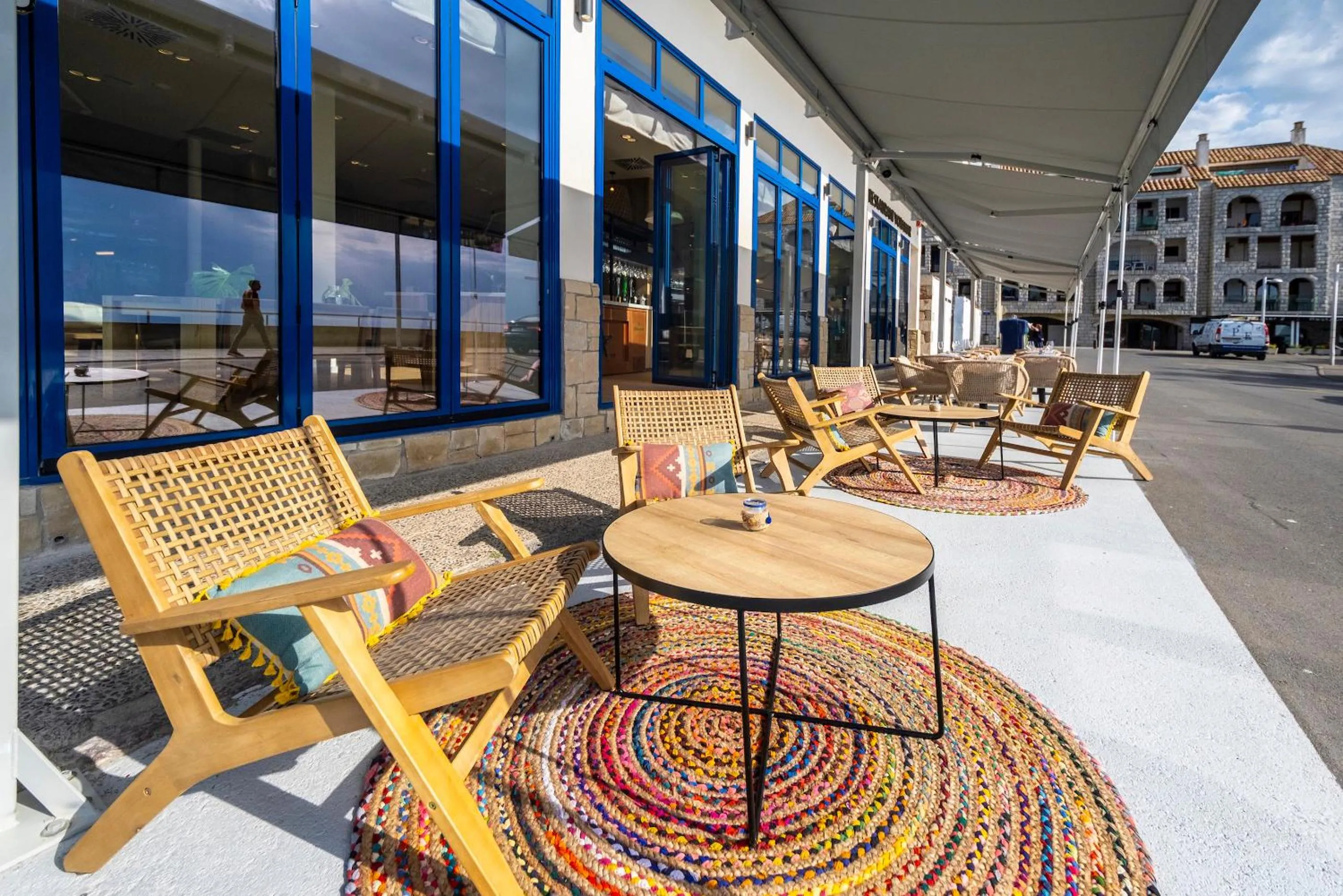 Restaurant/places to eat in Hotel Voramar