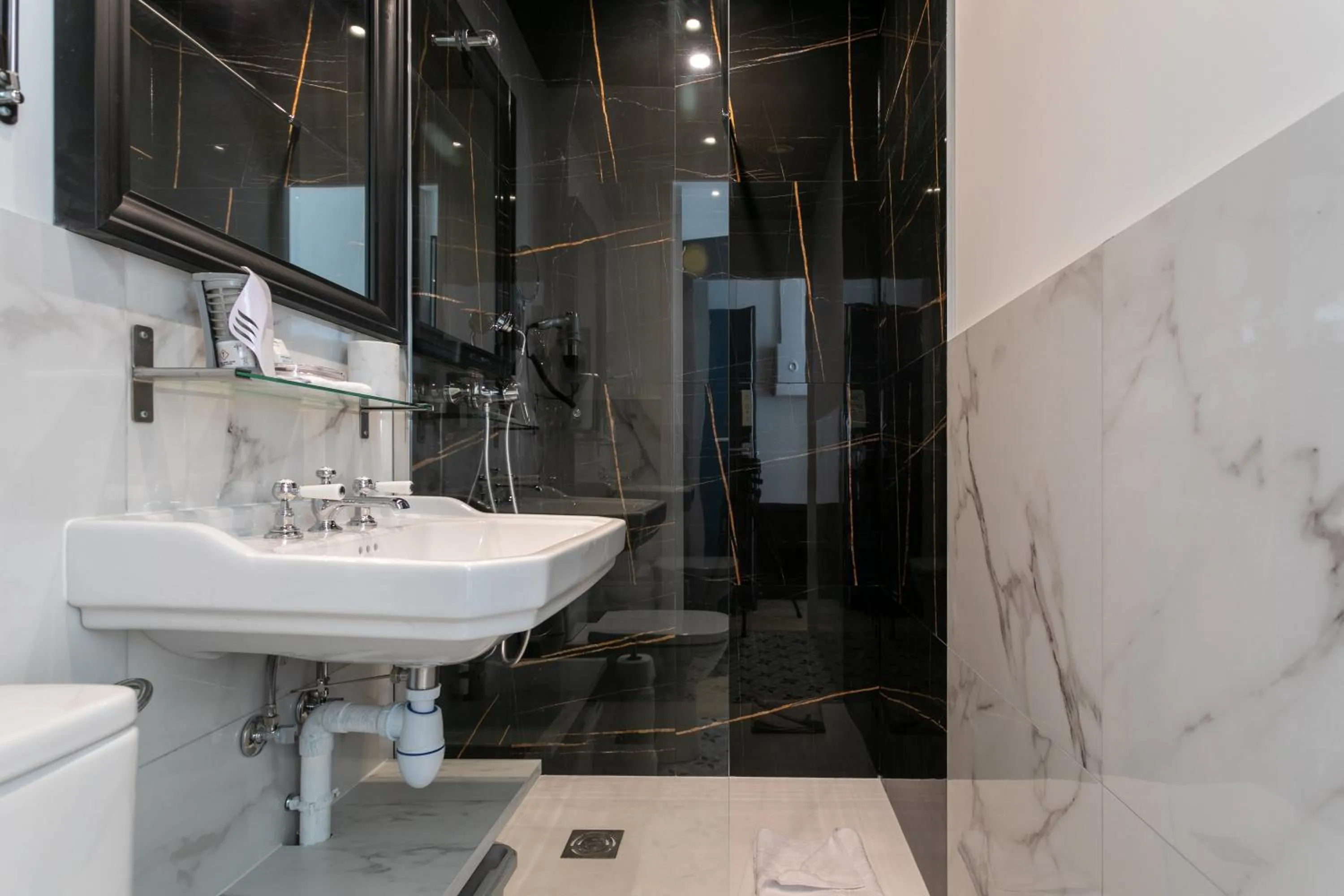 Bathroom in WS Notre-Dame - Linné