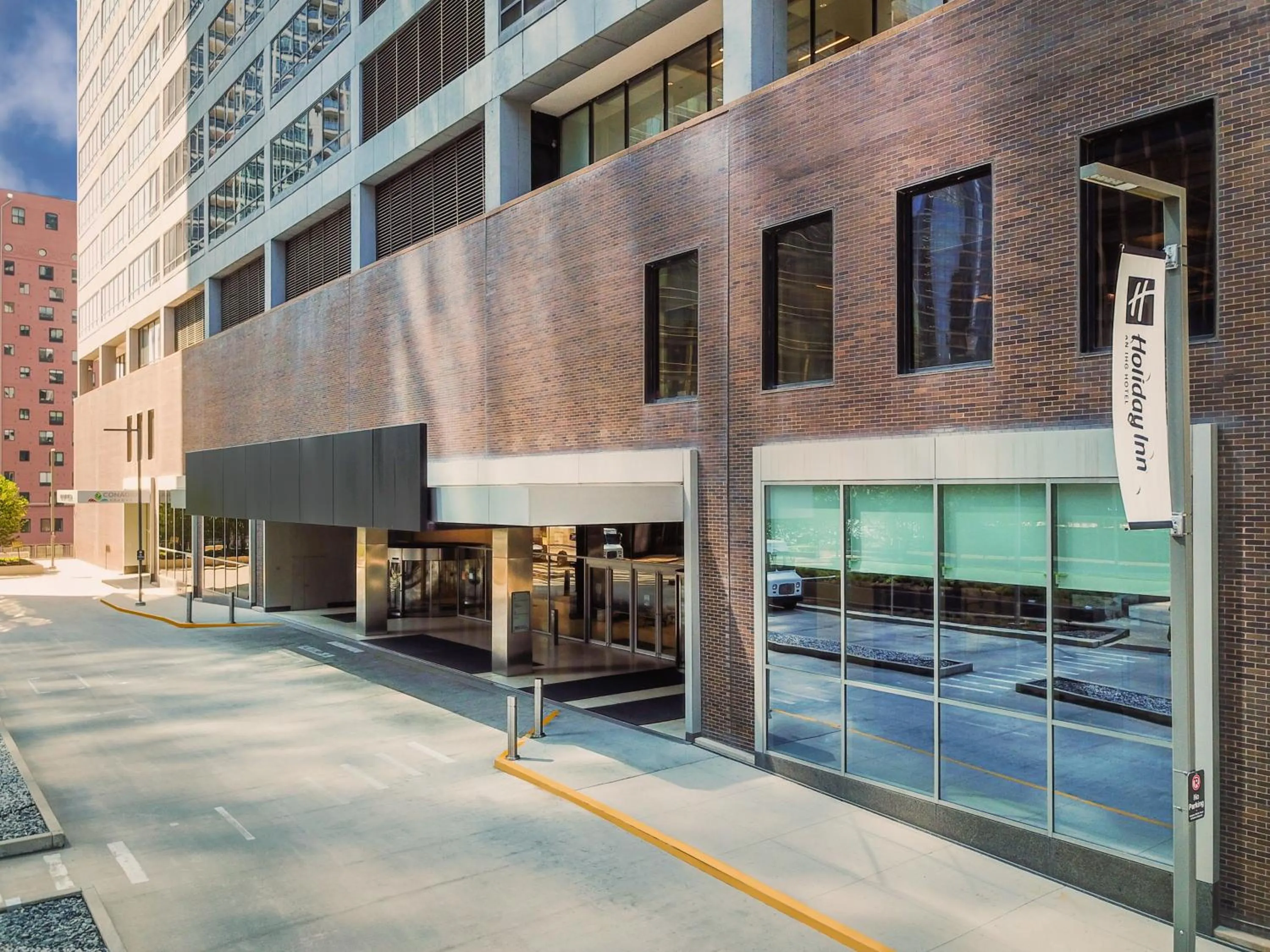 Property building in Holiday Inn - Chicago Dwtn - The Mart by IHG