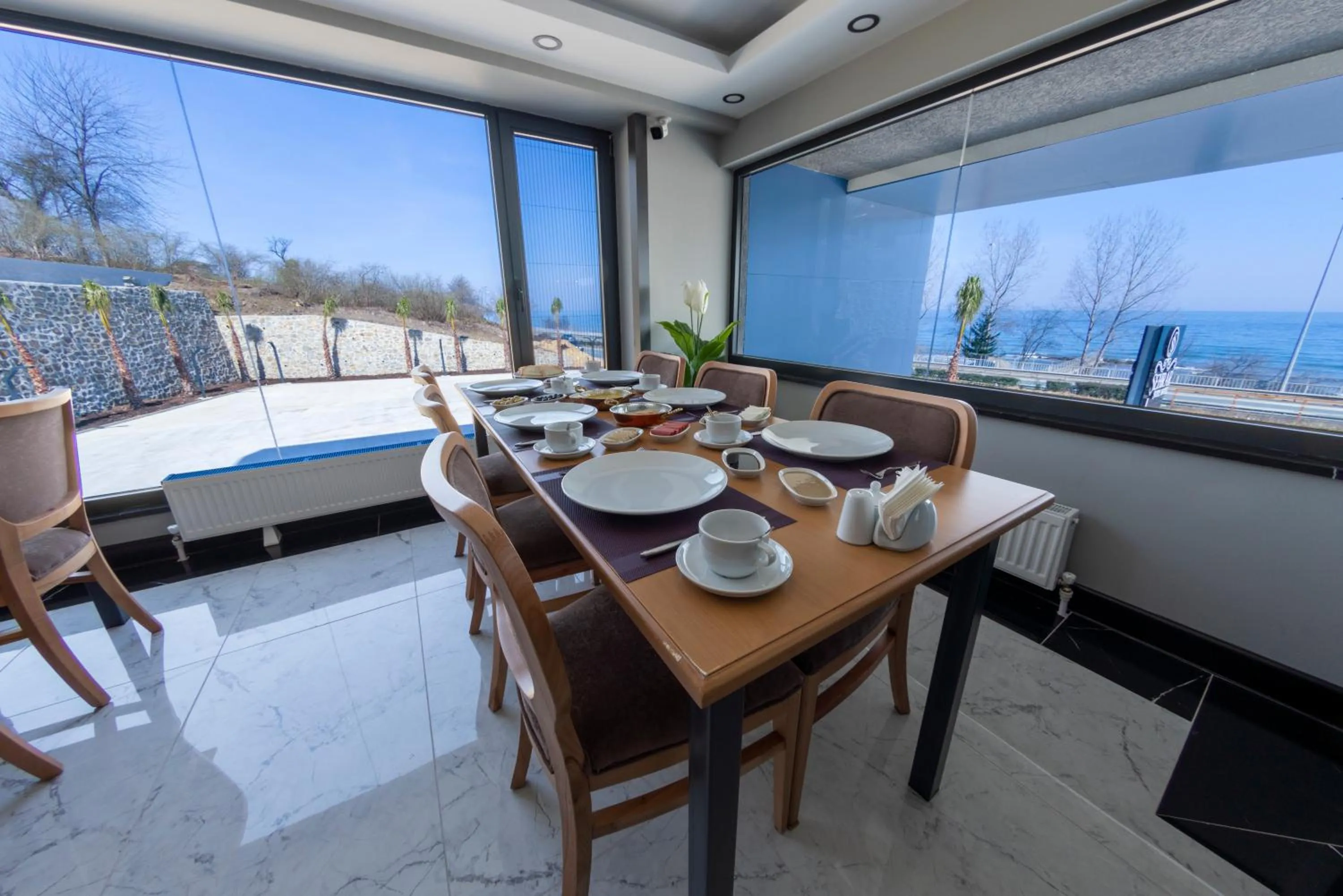 Restaurant/places to eat in Şehrar Suite Hotel