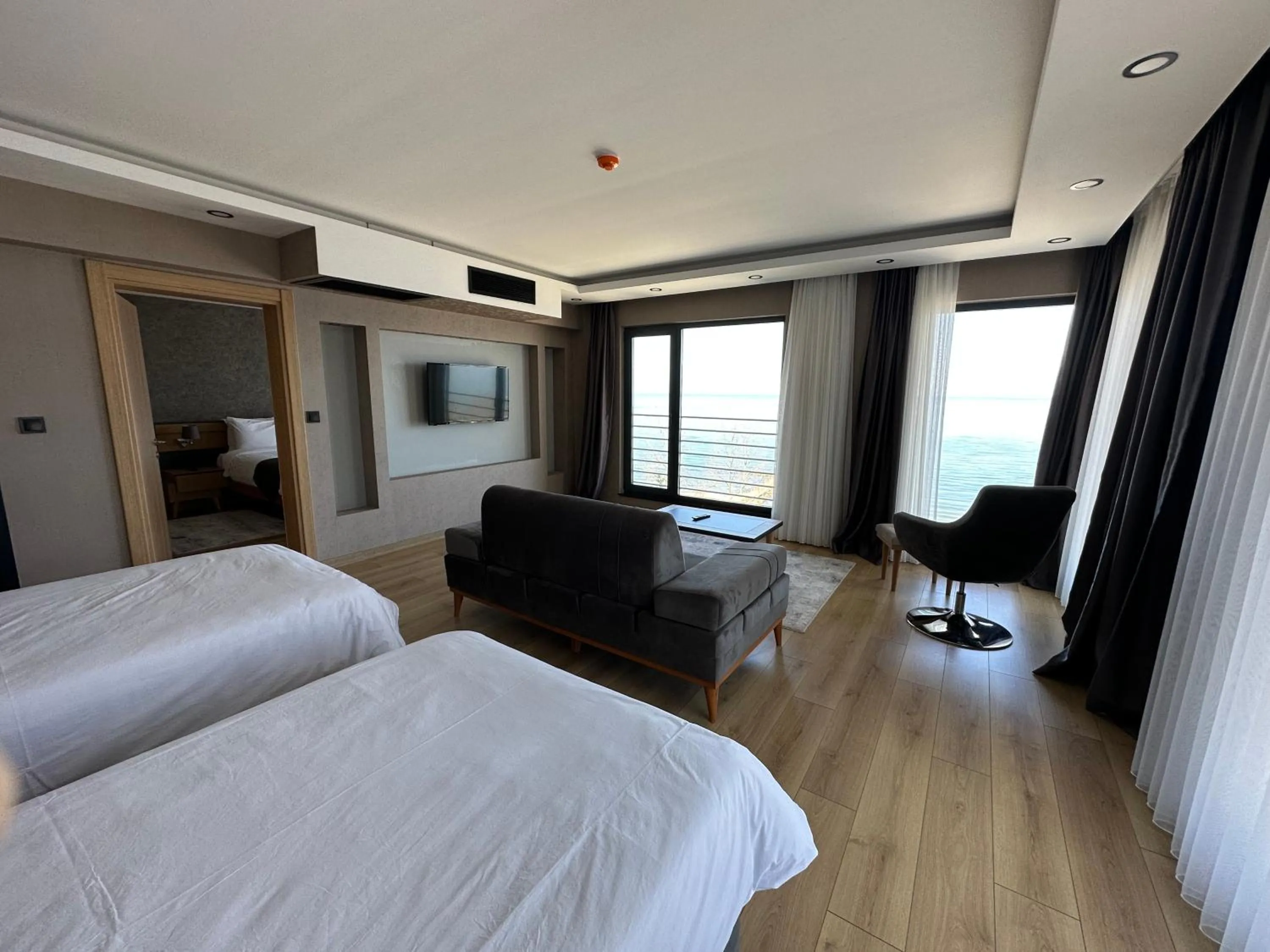 Communal lounge/ TV room, Bed in Şehrar Suite Hotel