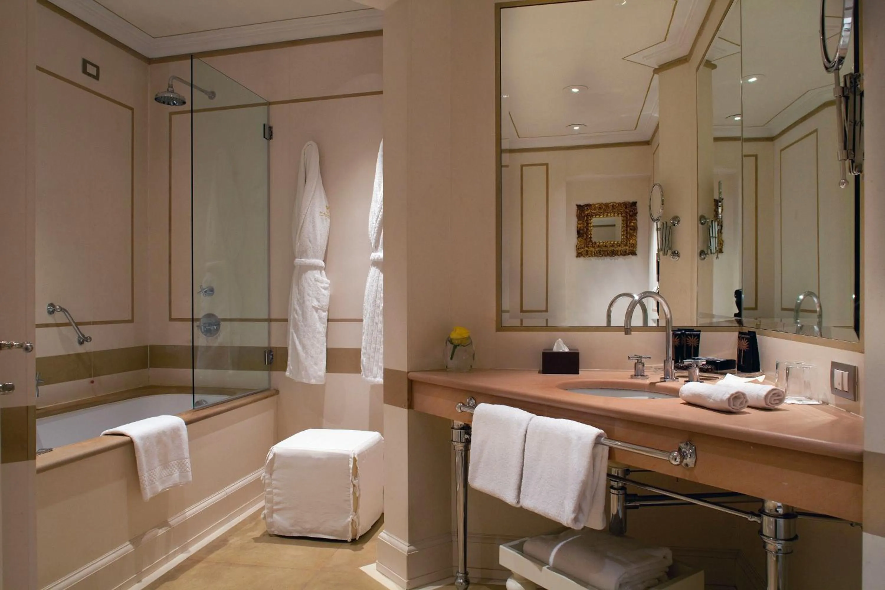 Bathroom in Palazzo Firenze by Baglioni Hotels & Resorts
