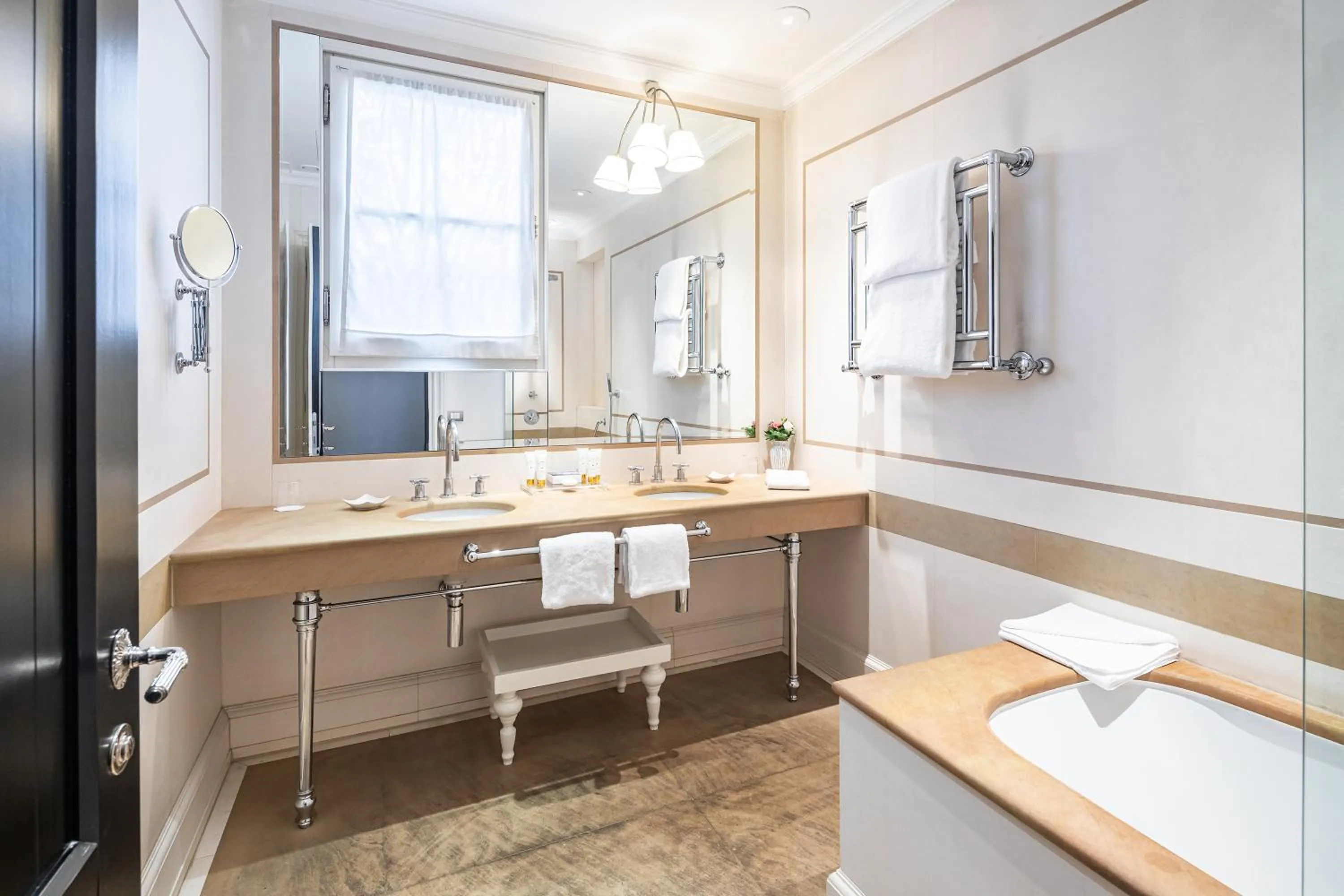 Bathroom in Palazzo Firenze by Baglioni Hotels & Resorts