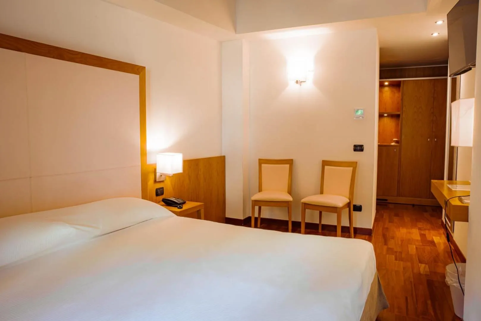 View (from property/room), Bed in Hotel Mavino