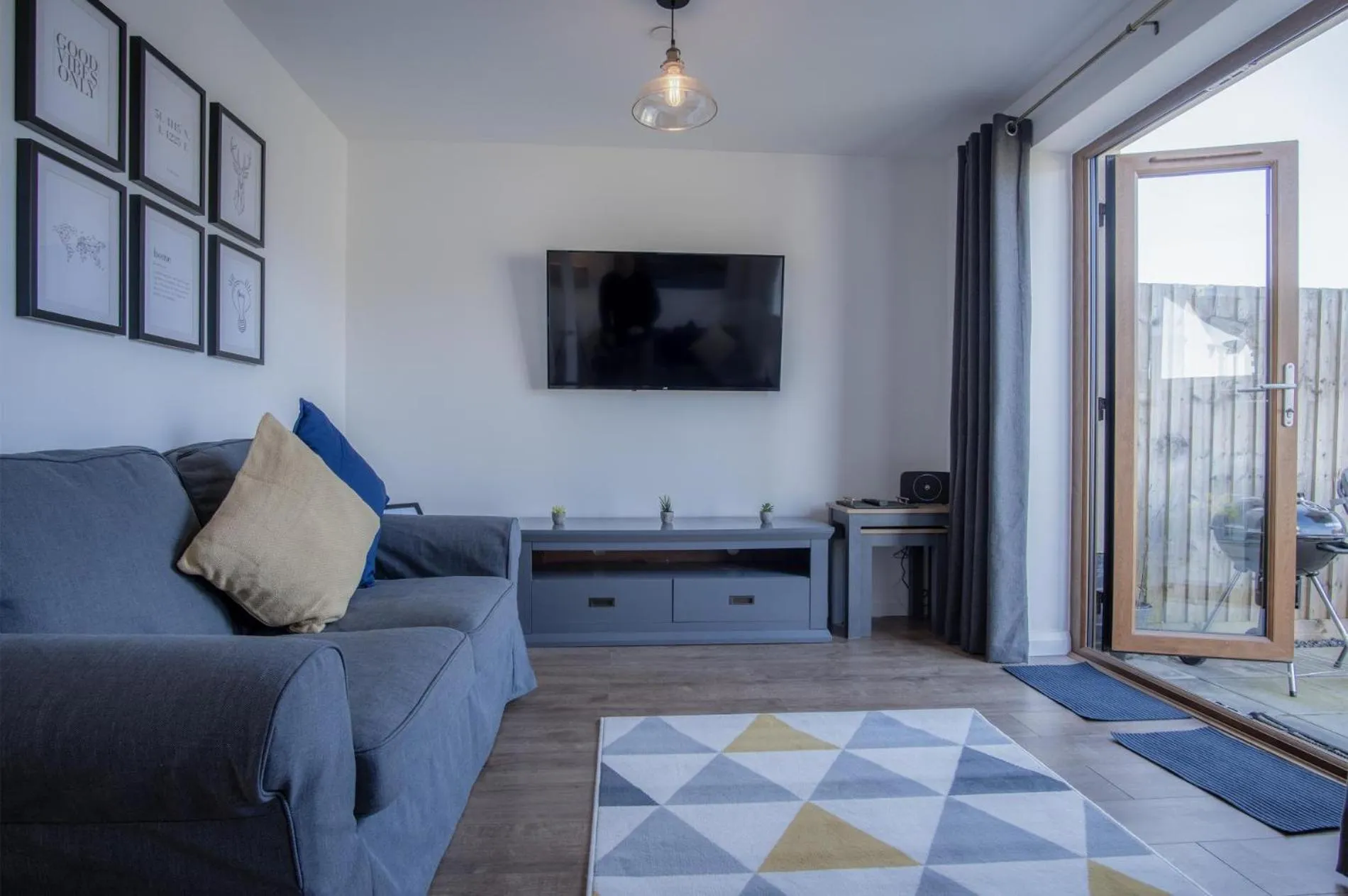 Floor plan in Johnnys Cove - 2 Bedroom Holiday Home - New Hedges