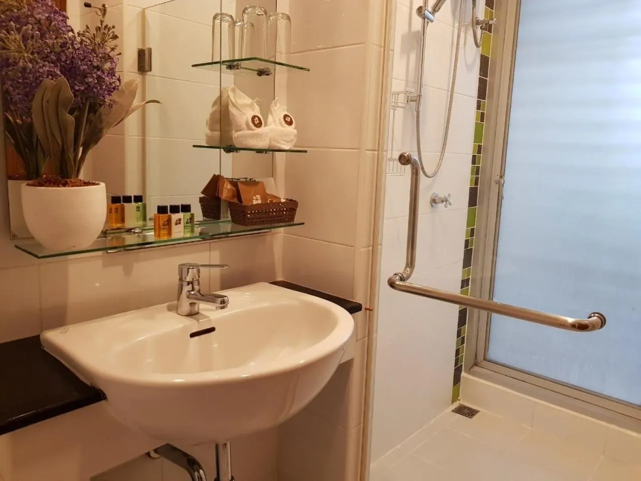 Shower in BANGKOK.GRAND.RESORT