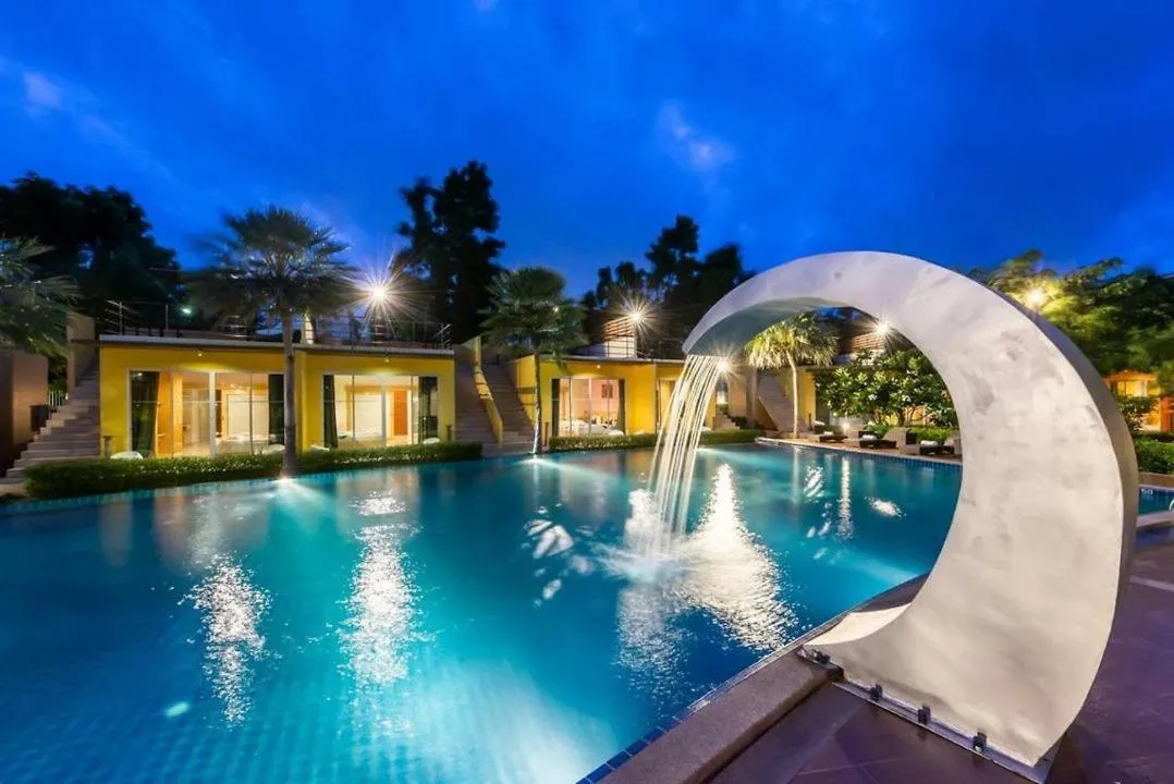 Swimming pool in BANGKOK.GRAND.RESORT