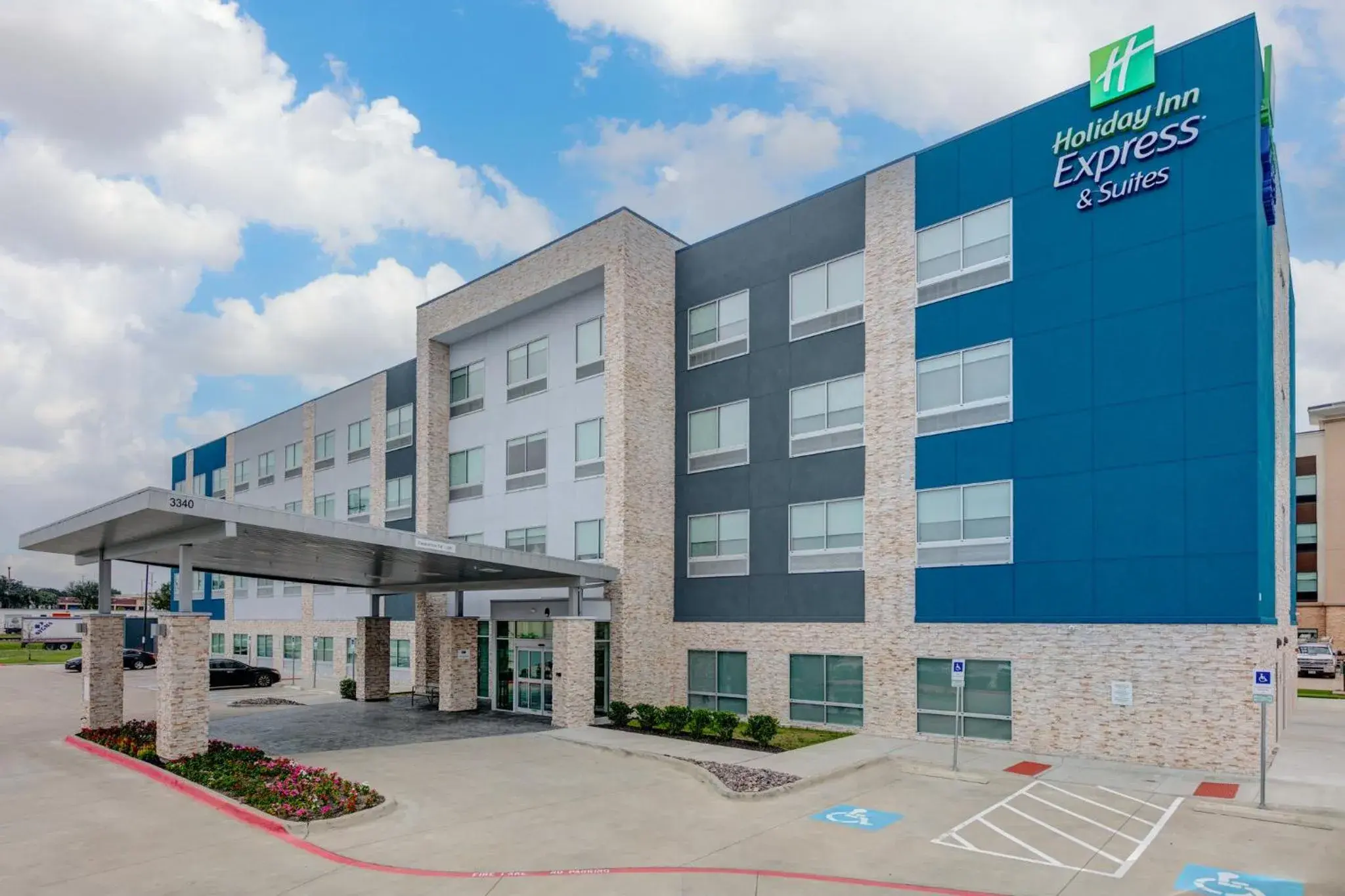 Property building in HOLIDAY INN EXPRESS & SUITES DALLAS PLANO NORTH by IHG Property building in HOLIDAY INN EXPRESS & SUITES DALLAS PLANO NORTH by IHG