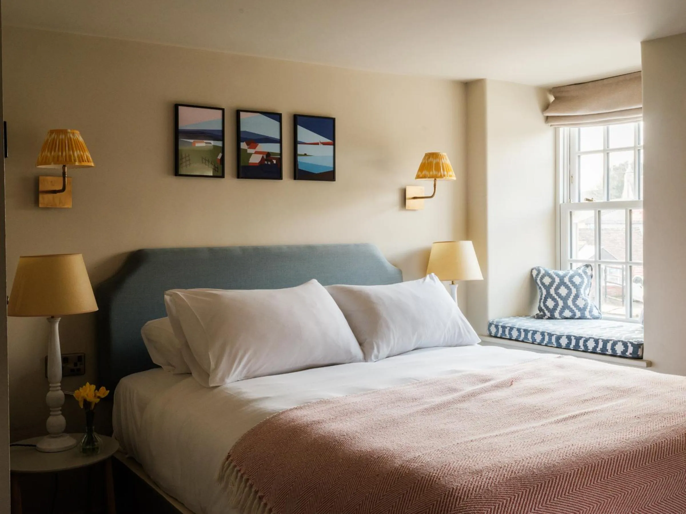 Bedroom, Bed in The Bell & Crown