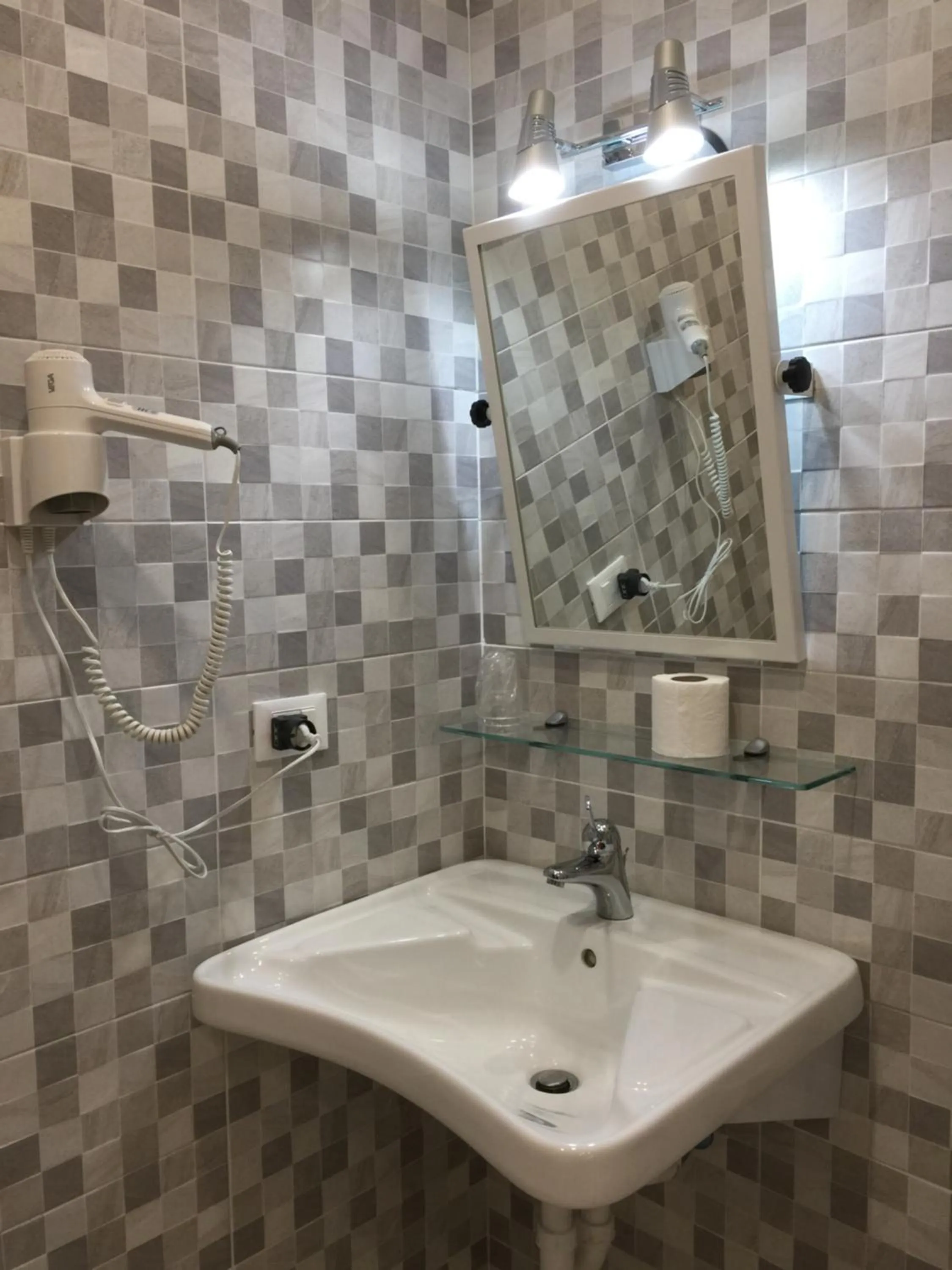 Bathroom in Hotel Orchidea