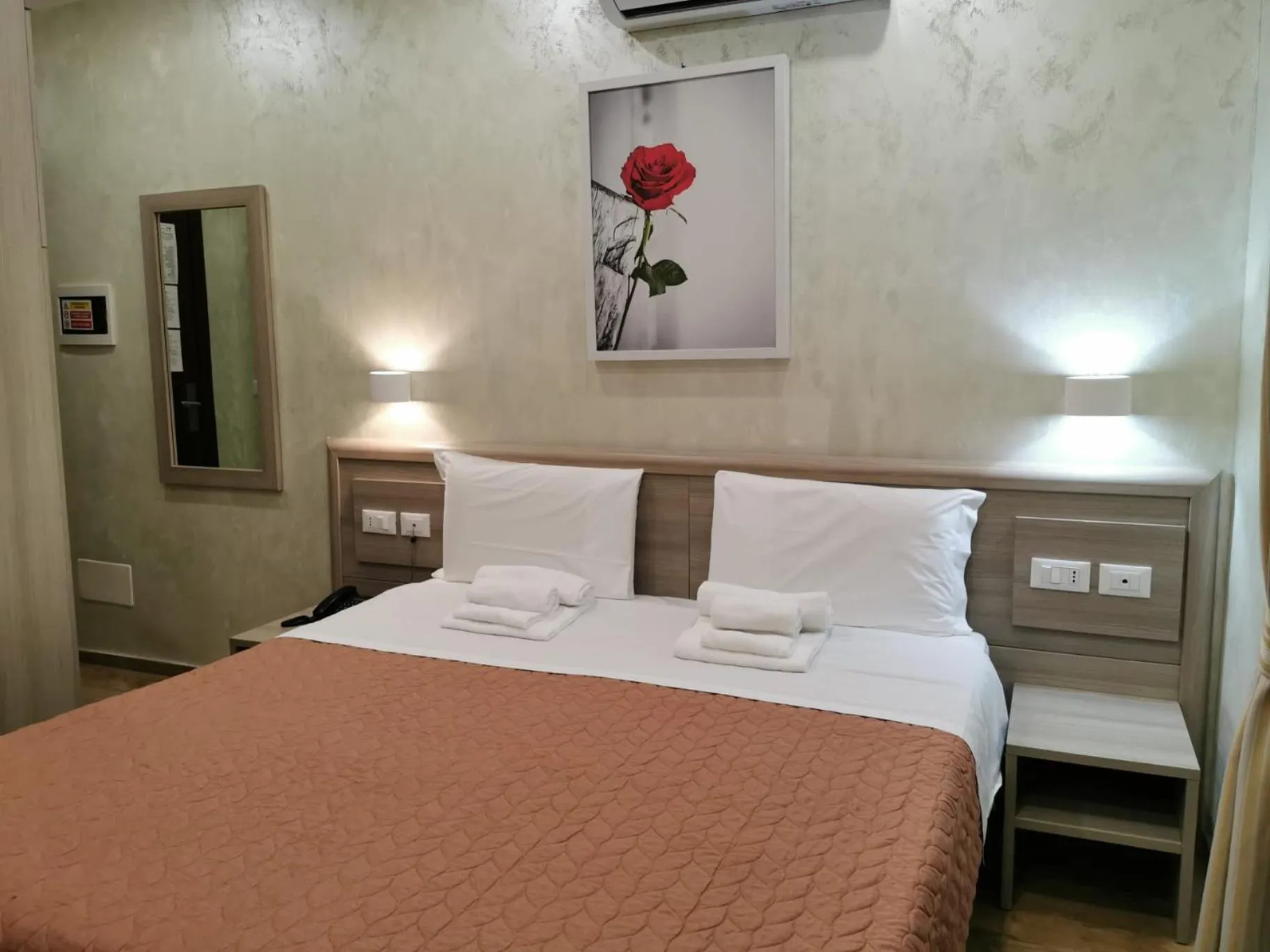 Bed in Hotel Orchidea