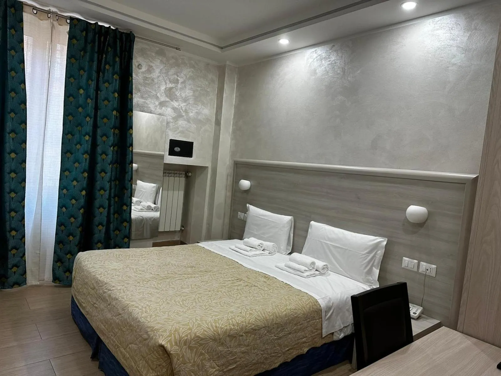 Bed in Hotel Orchidea