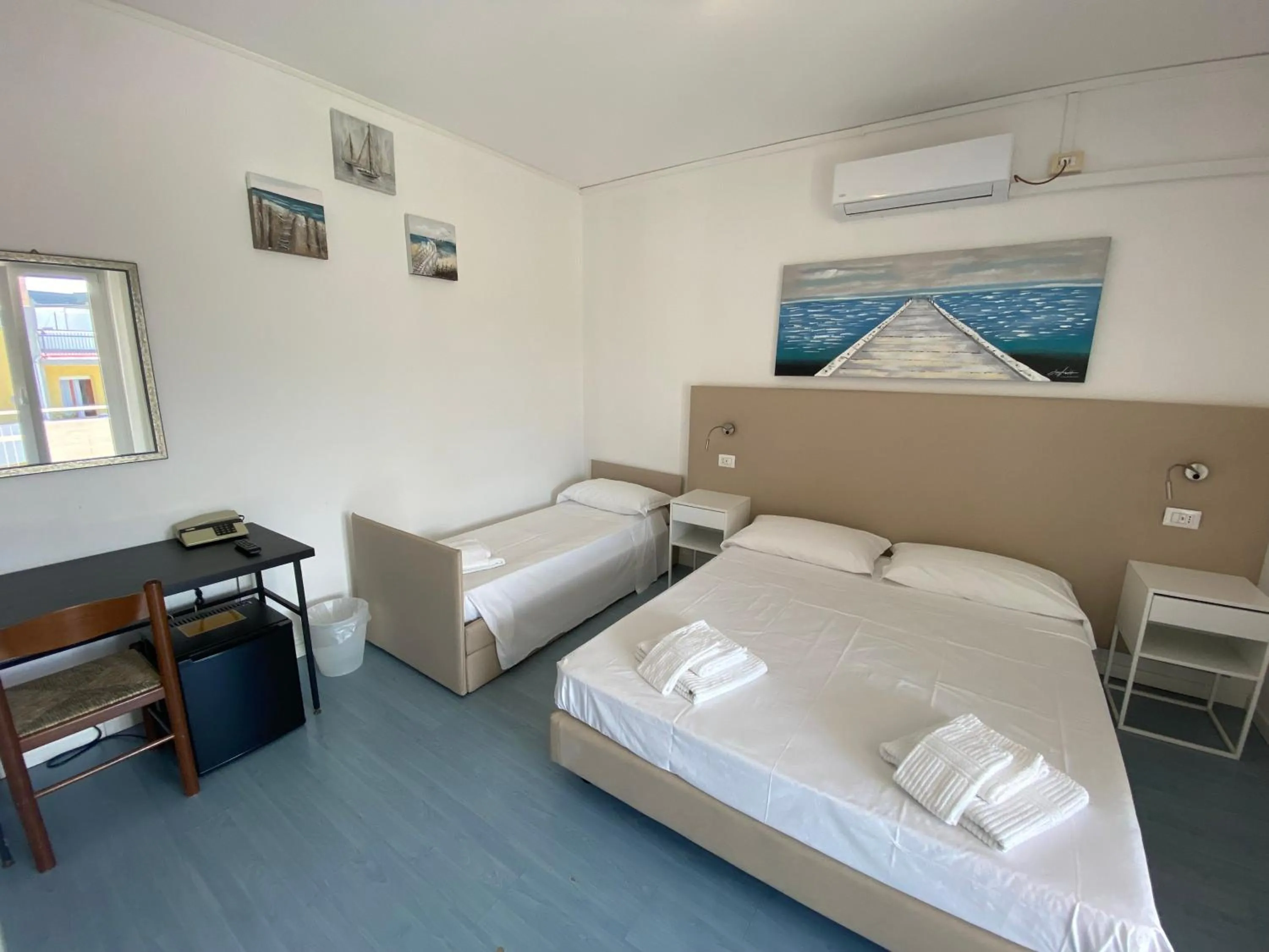 towels, Bed in Hotel Helvetia