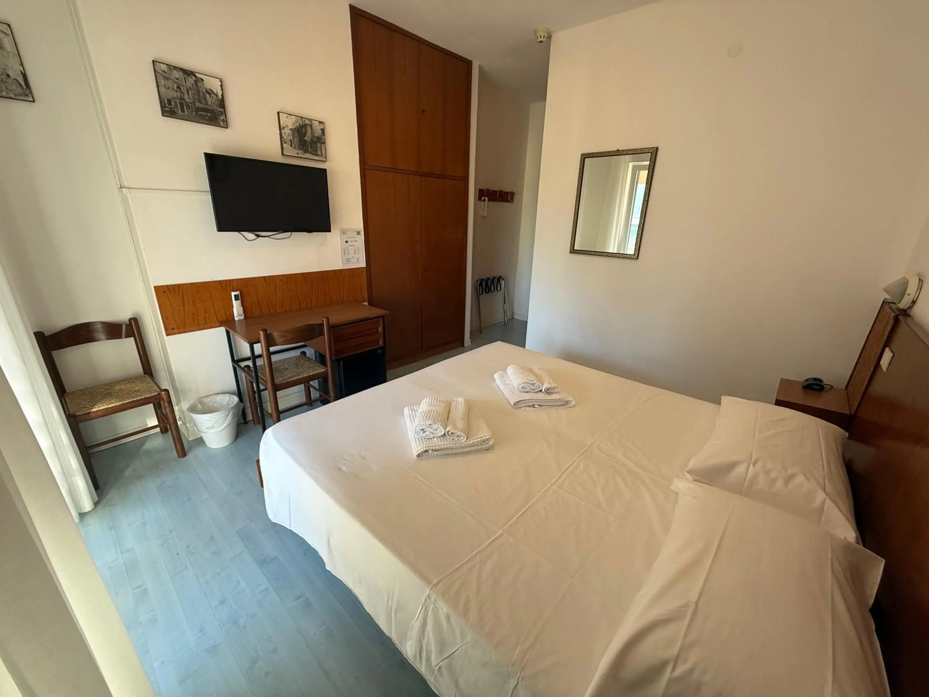 Balcony/Terrace, Bed in Hotel Helvetia