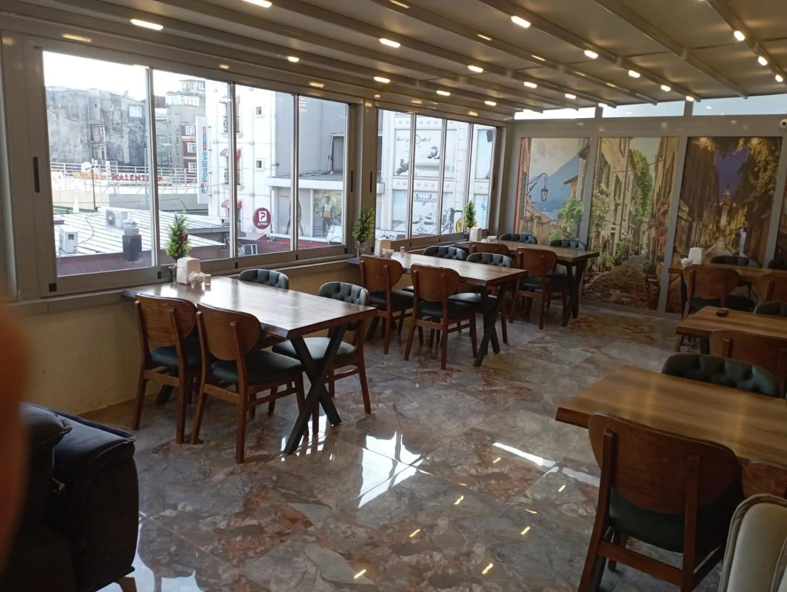 Restaurant/places to eat in Bona Sera Hotel