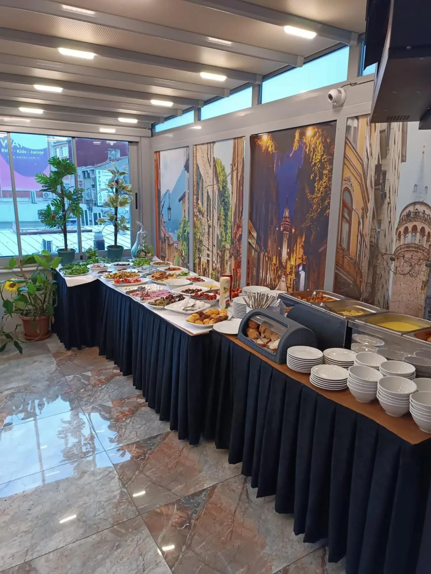 Restaurant/places to eat in Bona Sera Hotel Restaurant/places to eat in Bona Sera Hotel