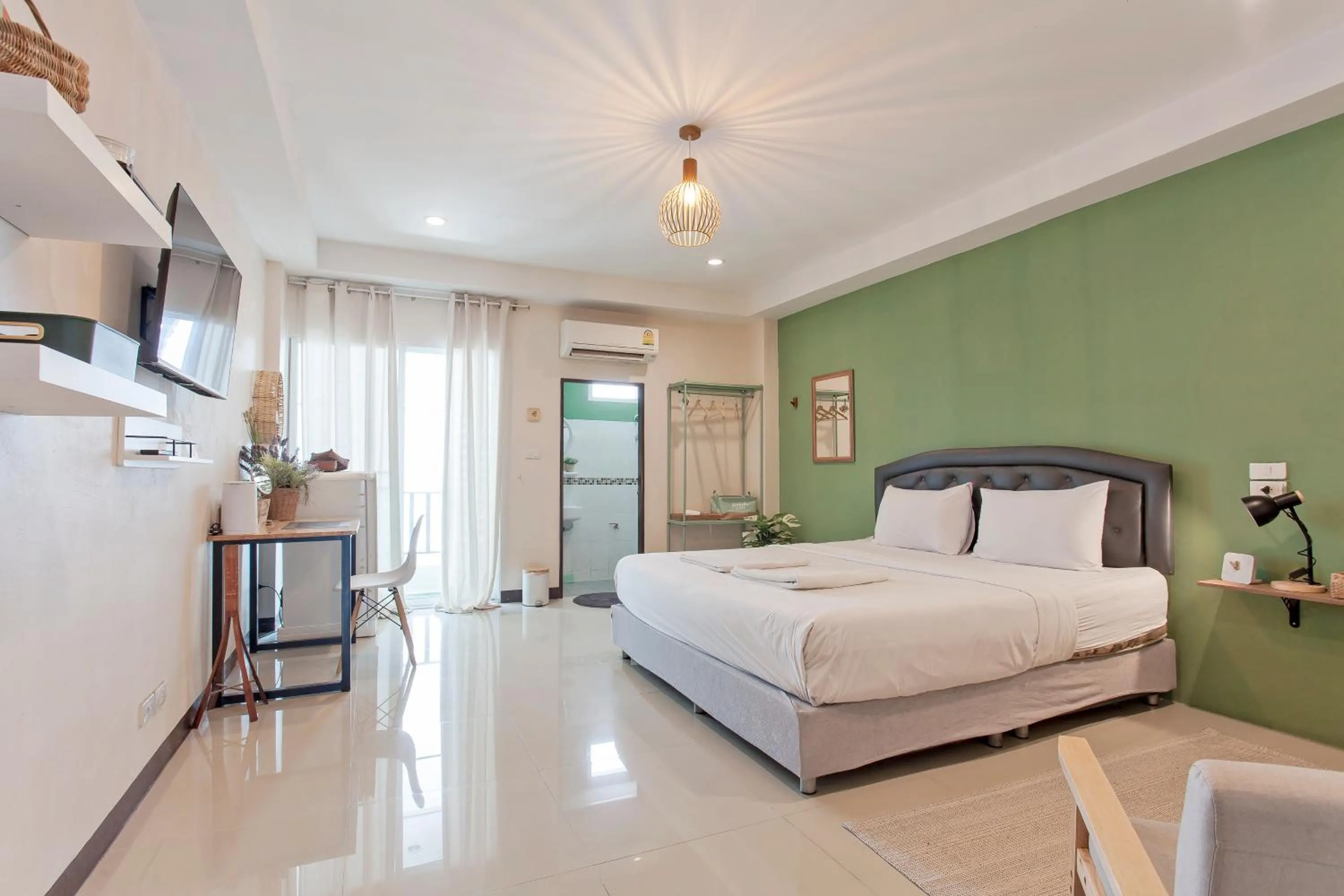 Cozzi by Grand Airport Resort