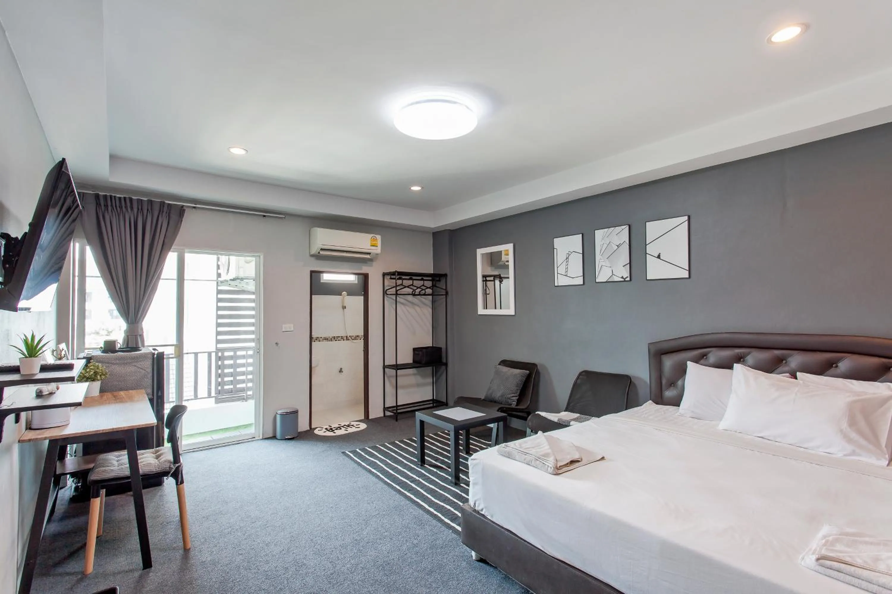 Cozzi by Grand Airport Resort