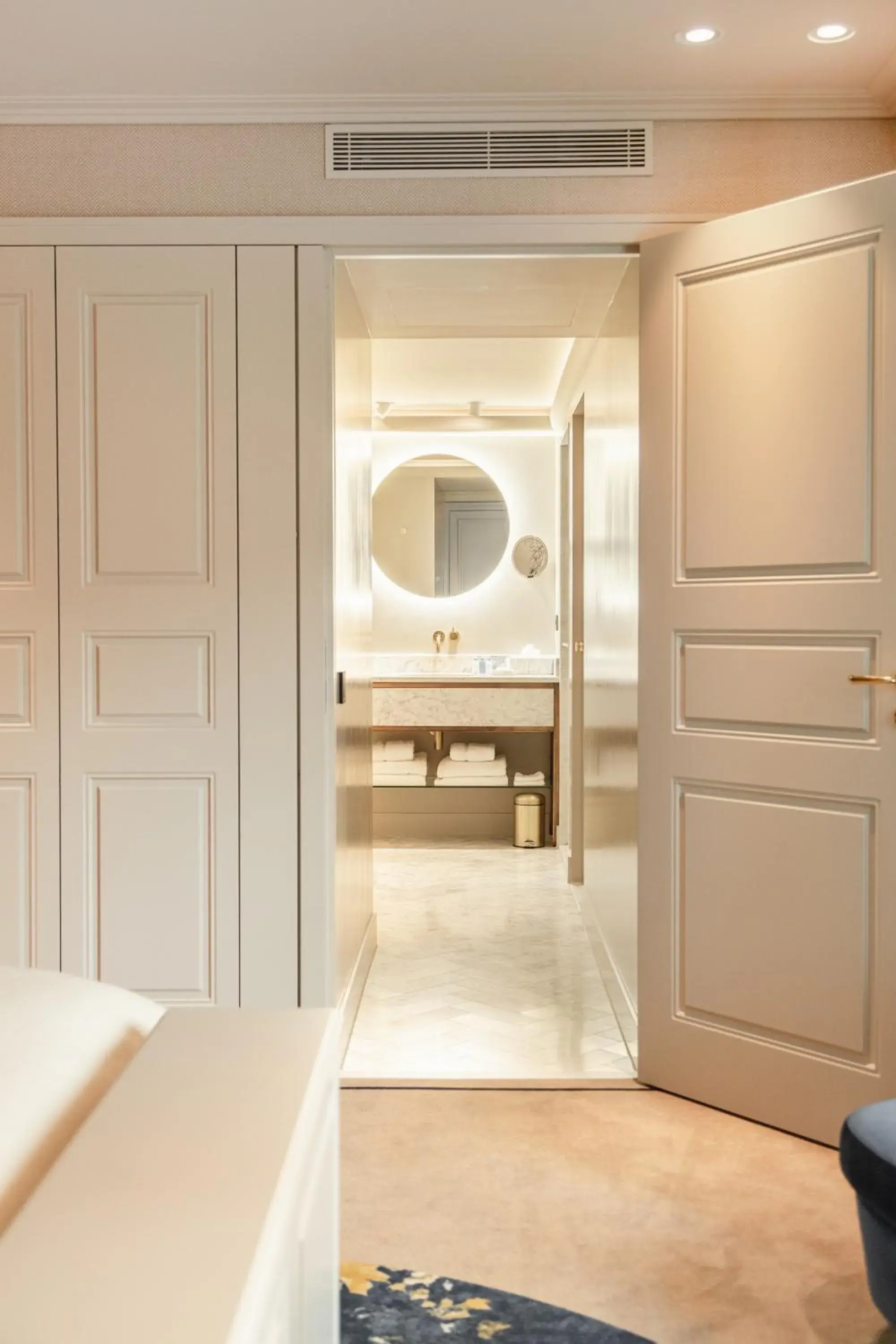 towels, Bed in Hotel 717 towels, Bed in Hotel 717