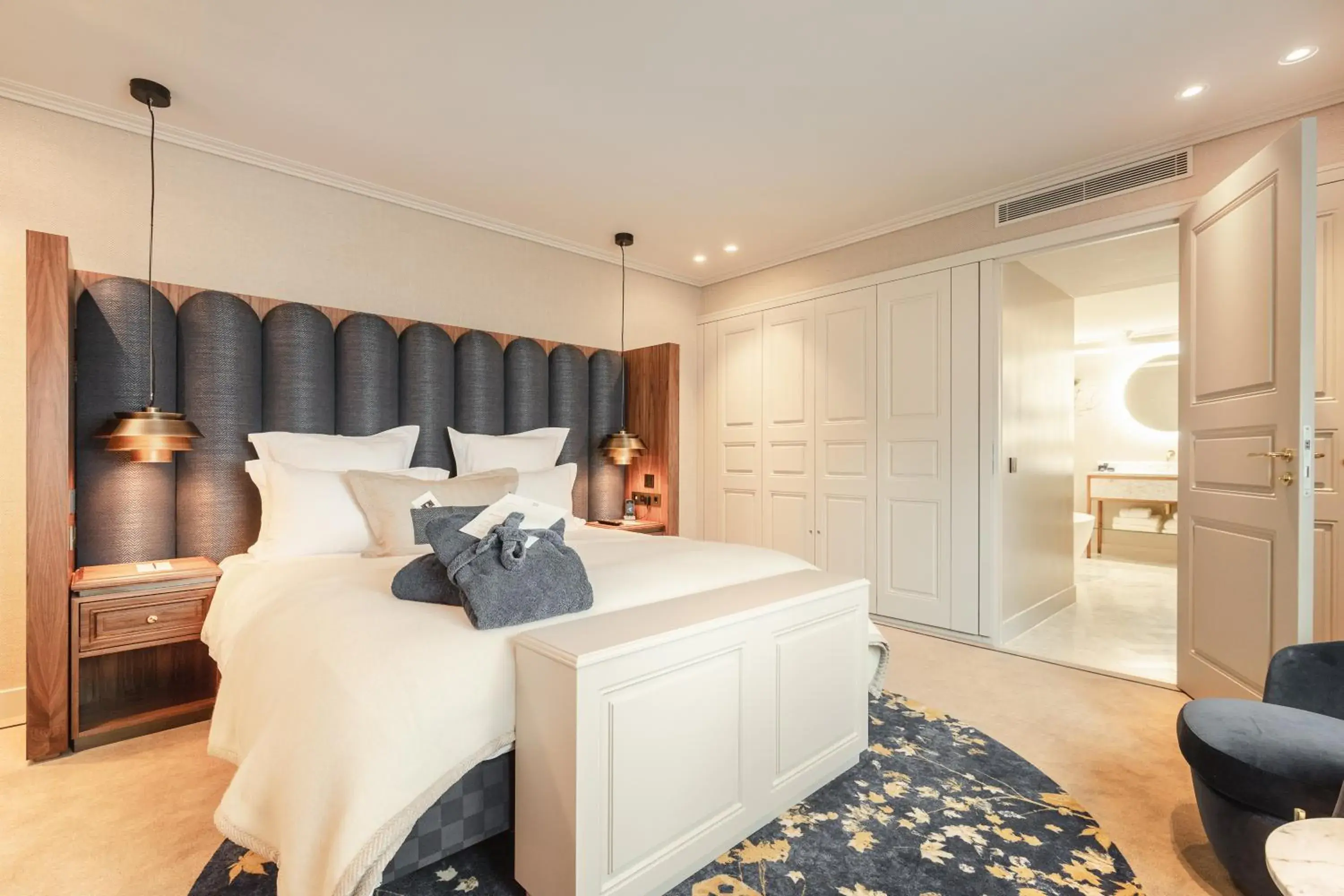 Executive Room (Grand Room Garden View) in Hotel 717 Executive Room (Grand Room Garden View) in Hotel 717