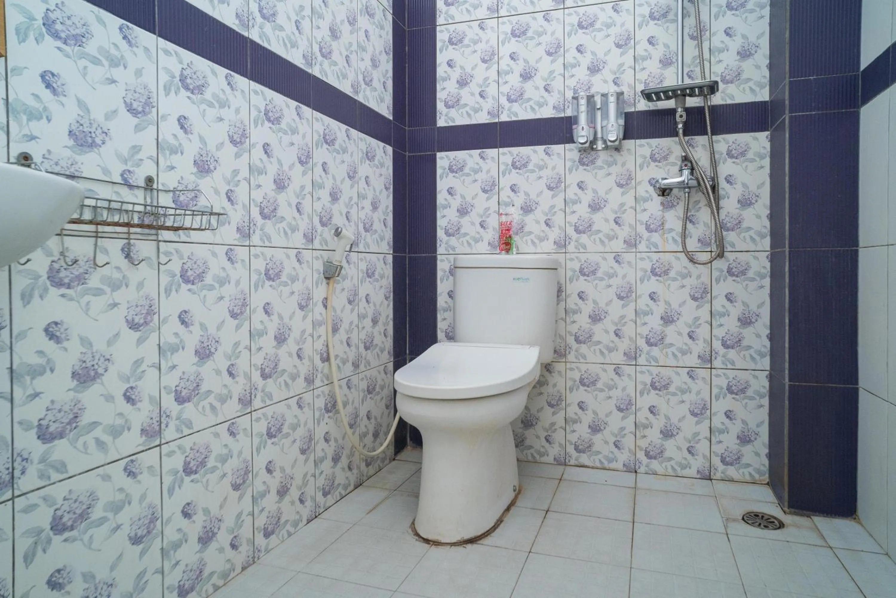 RedDoorz Syariah Near Lapangan Dwiwarna Barabai