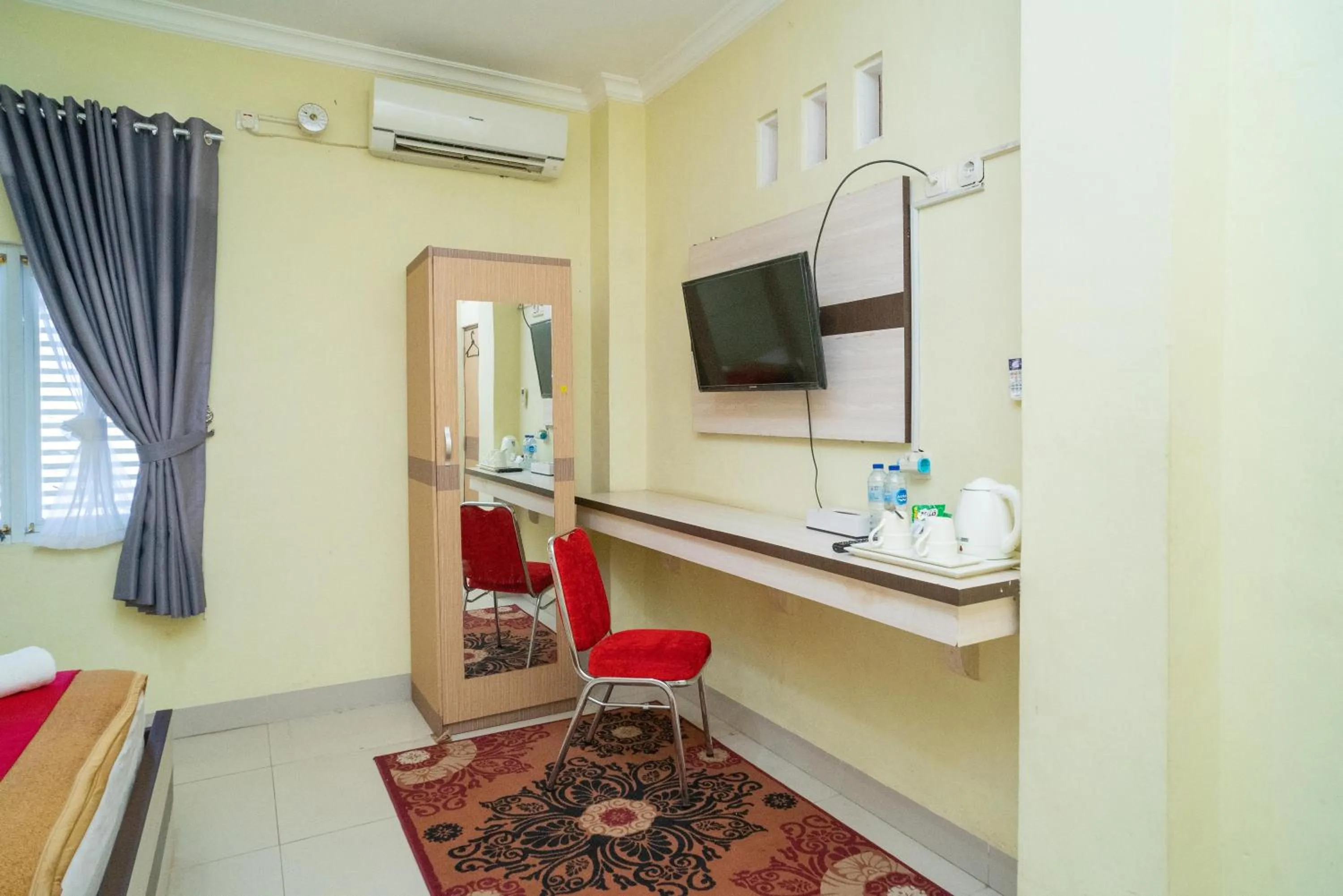 RedDoorz Syariah Near Lapangan Dwiwarna Barabai