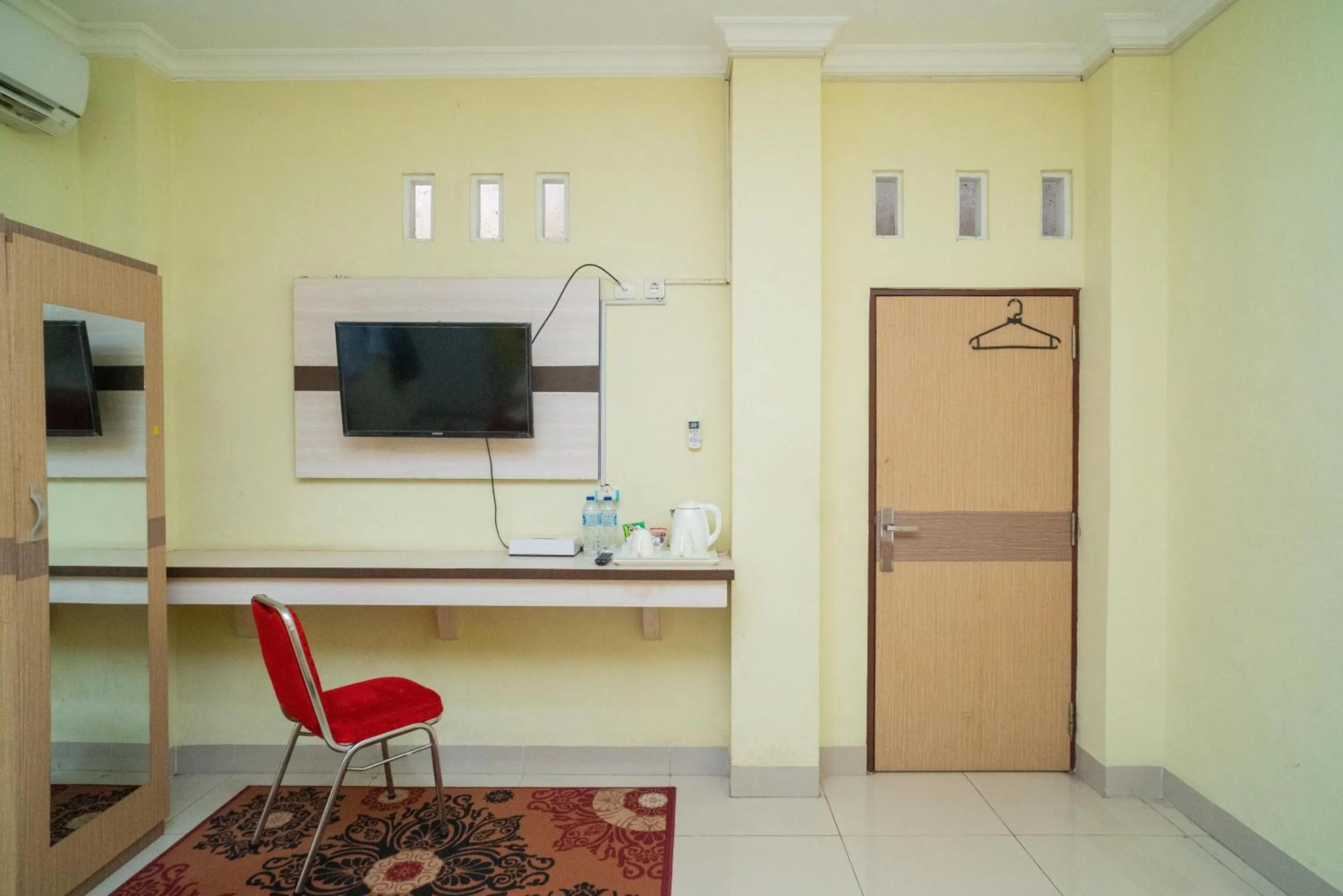 RedDoorz Syariah Near Lapangan Dwiwarna Barabai